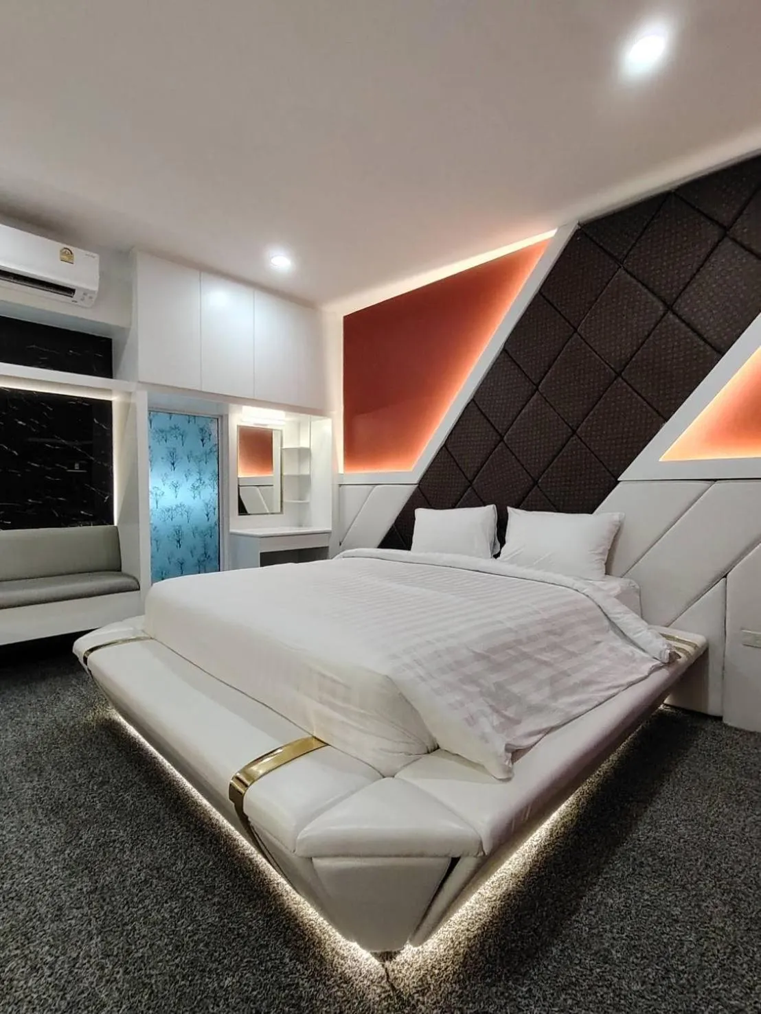 Bed in DEBUA White House