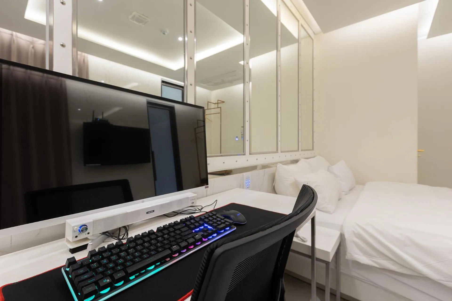 Bed in Desarts Hotel