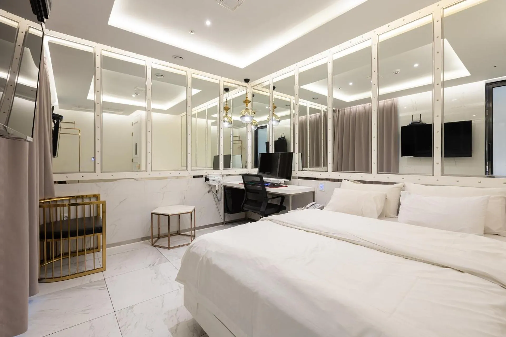 Bed in Desarts Hotel