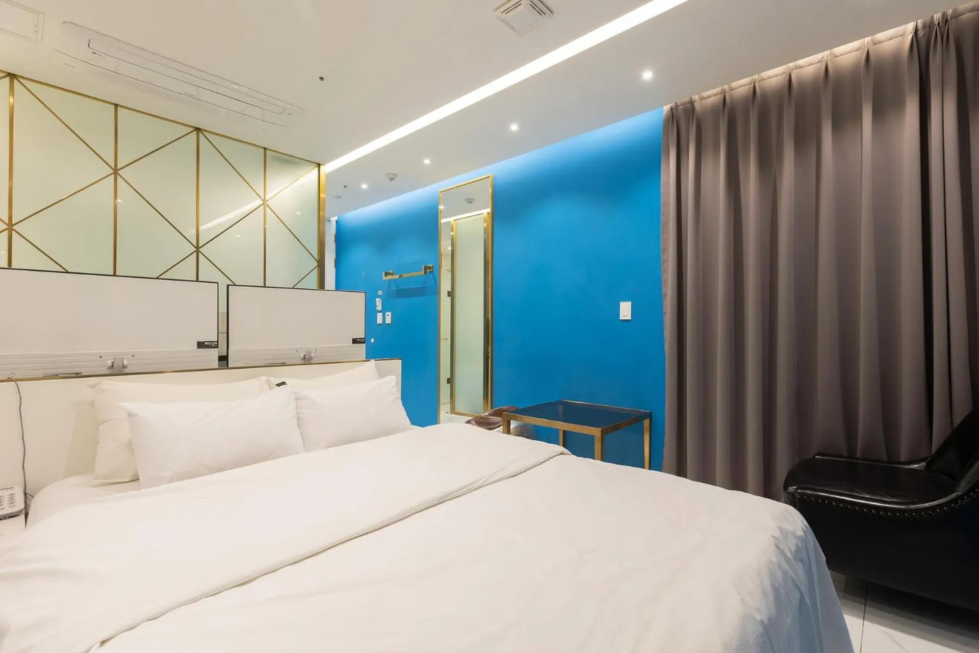 Bed in Desarts Hotel