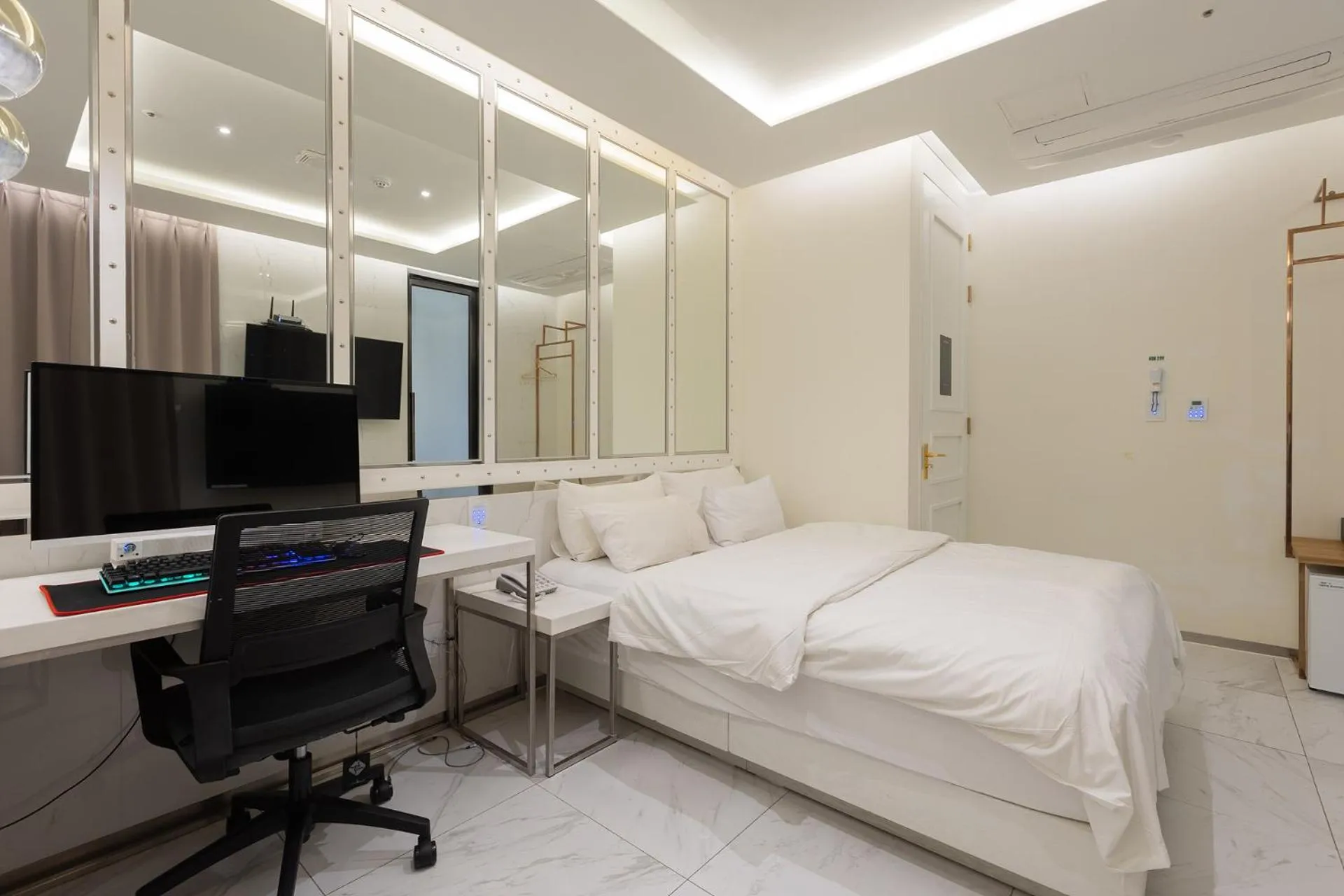 Bed in Desarts Hotel