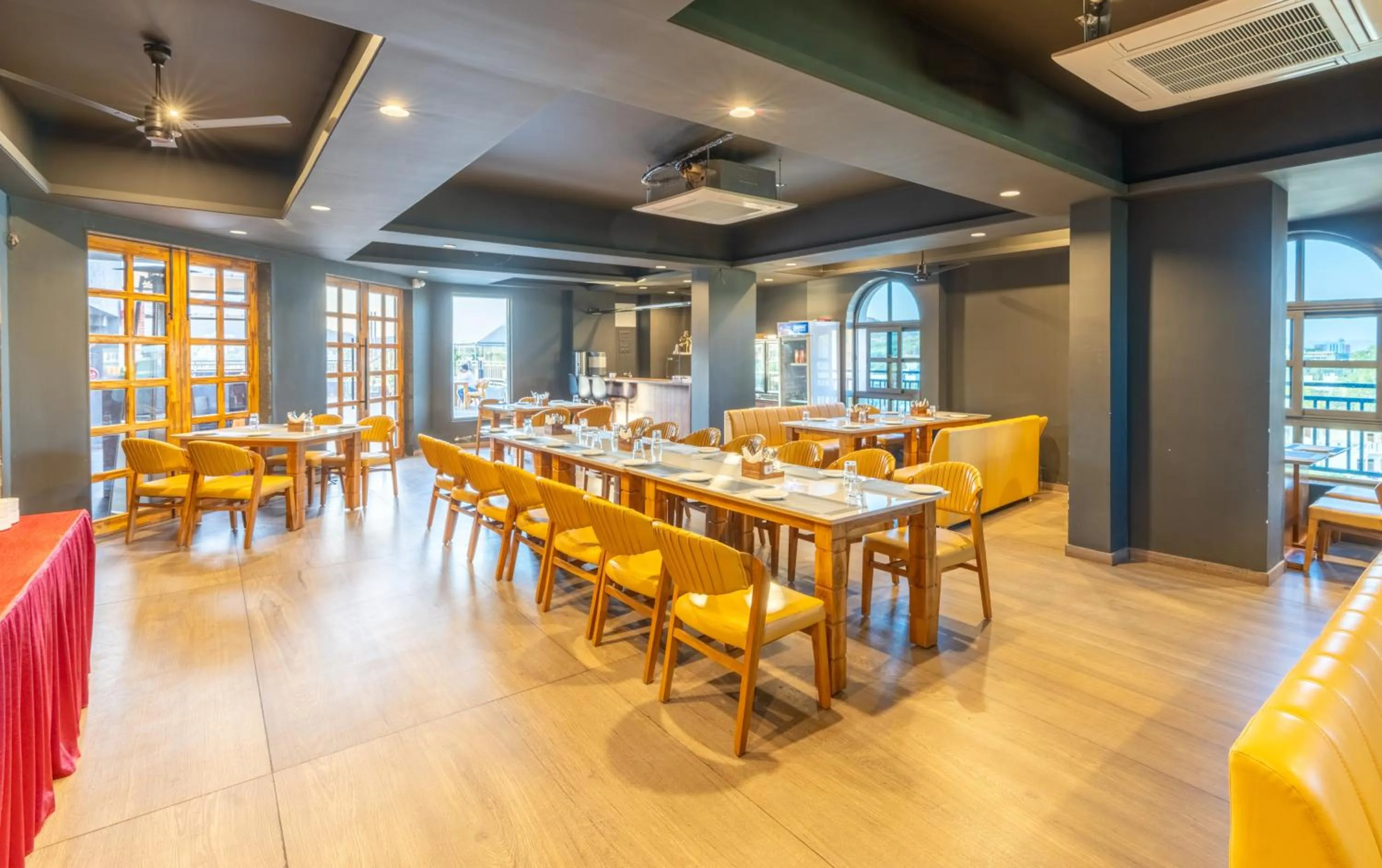 Lounge or bar in The Belita Hotel & Spa