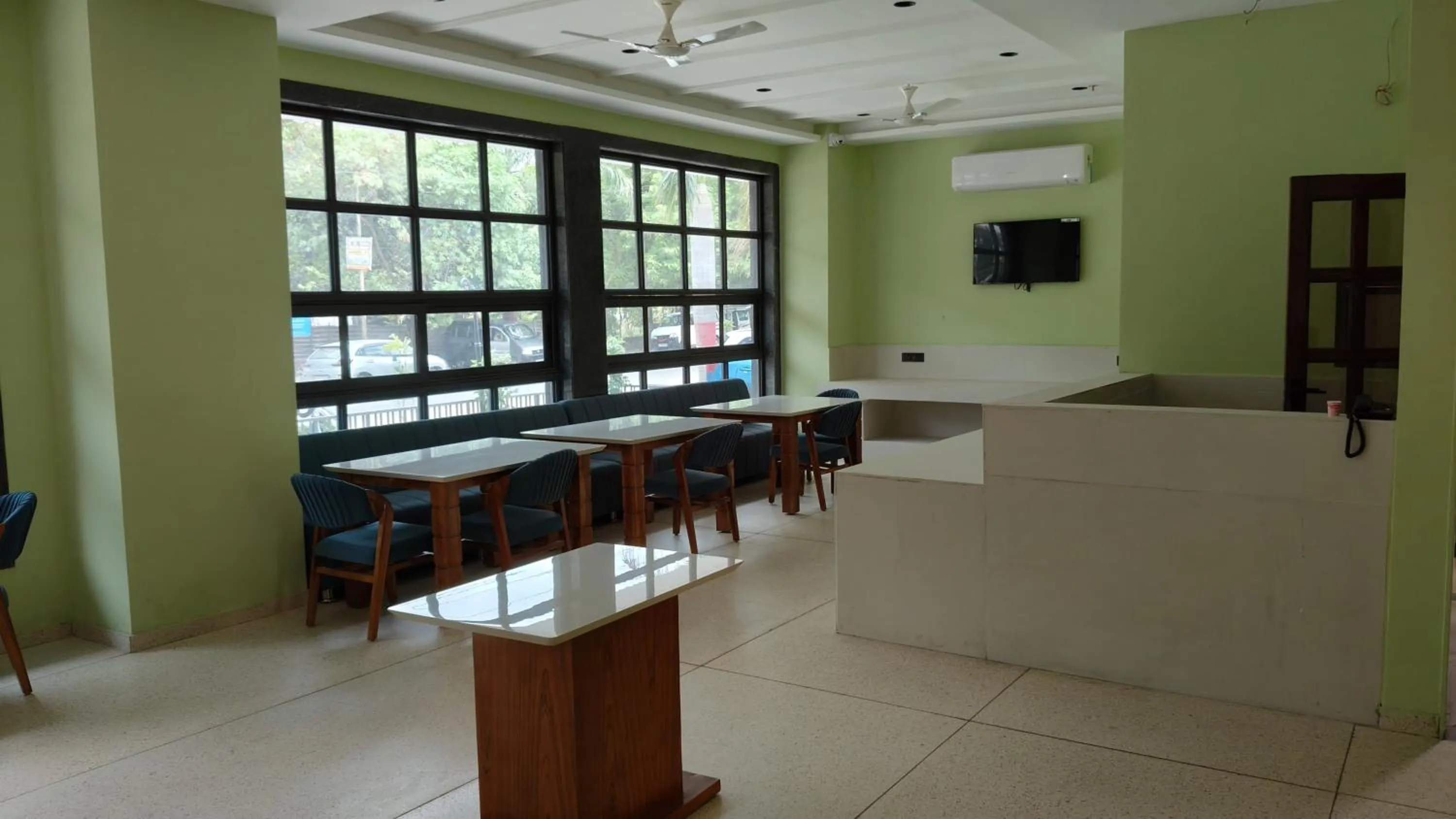 Restaurant/places to eat in The Belita Hotel & Spa