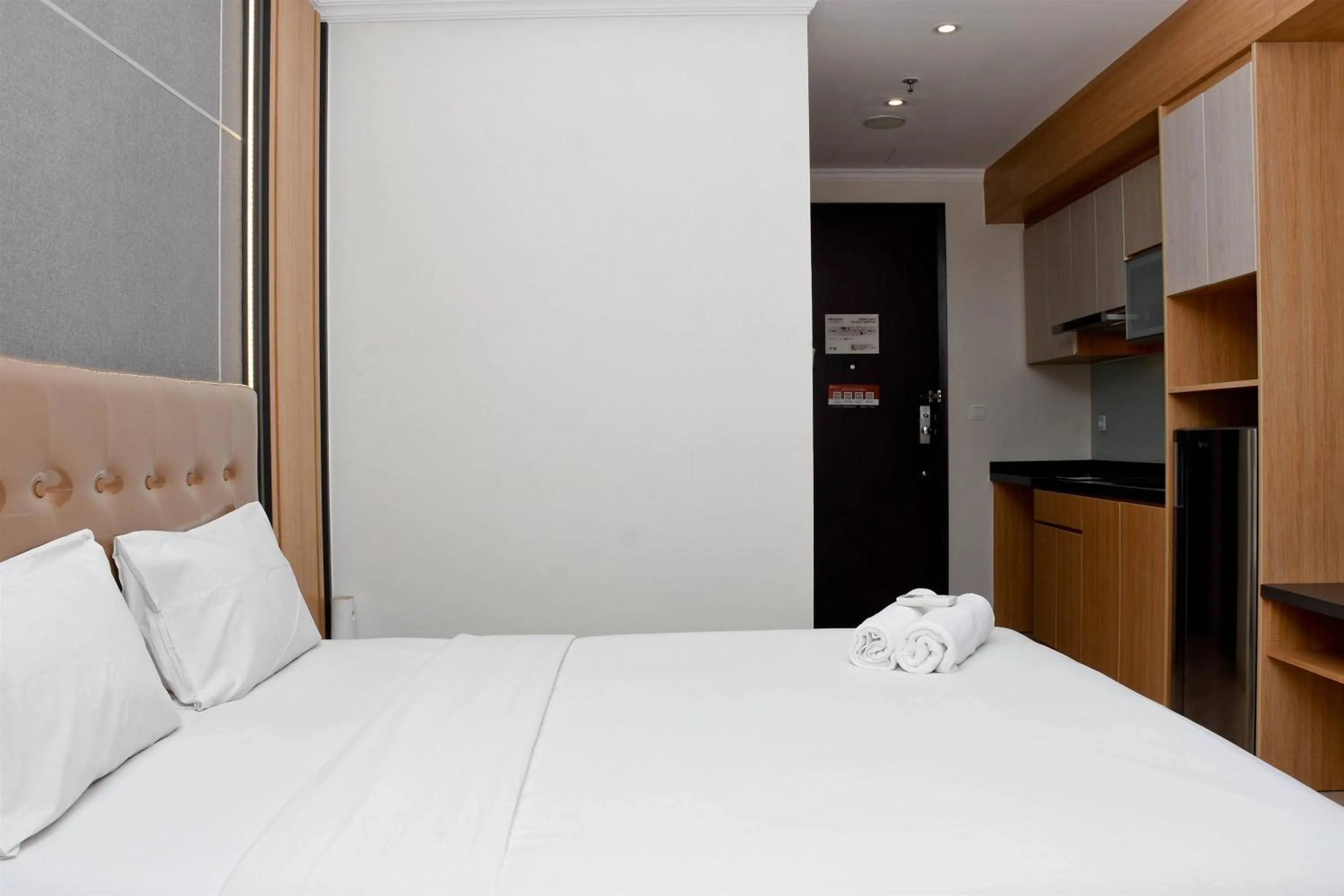 Bed in Cozy Living Studio at Menteng Park Apartment By Travelio