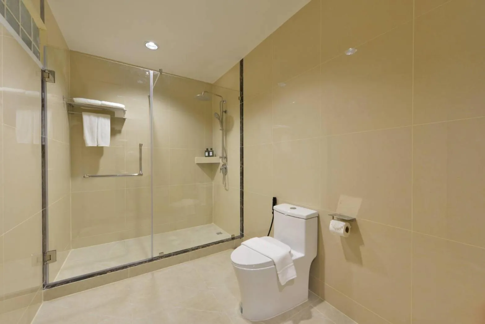 Bathroom in Kastel Pattaya Hotel