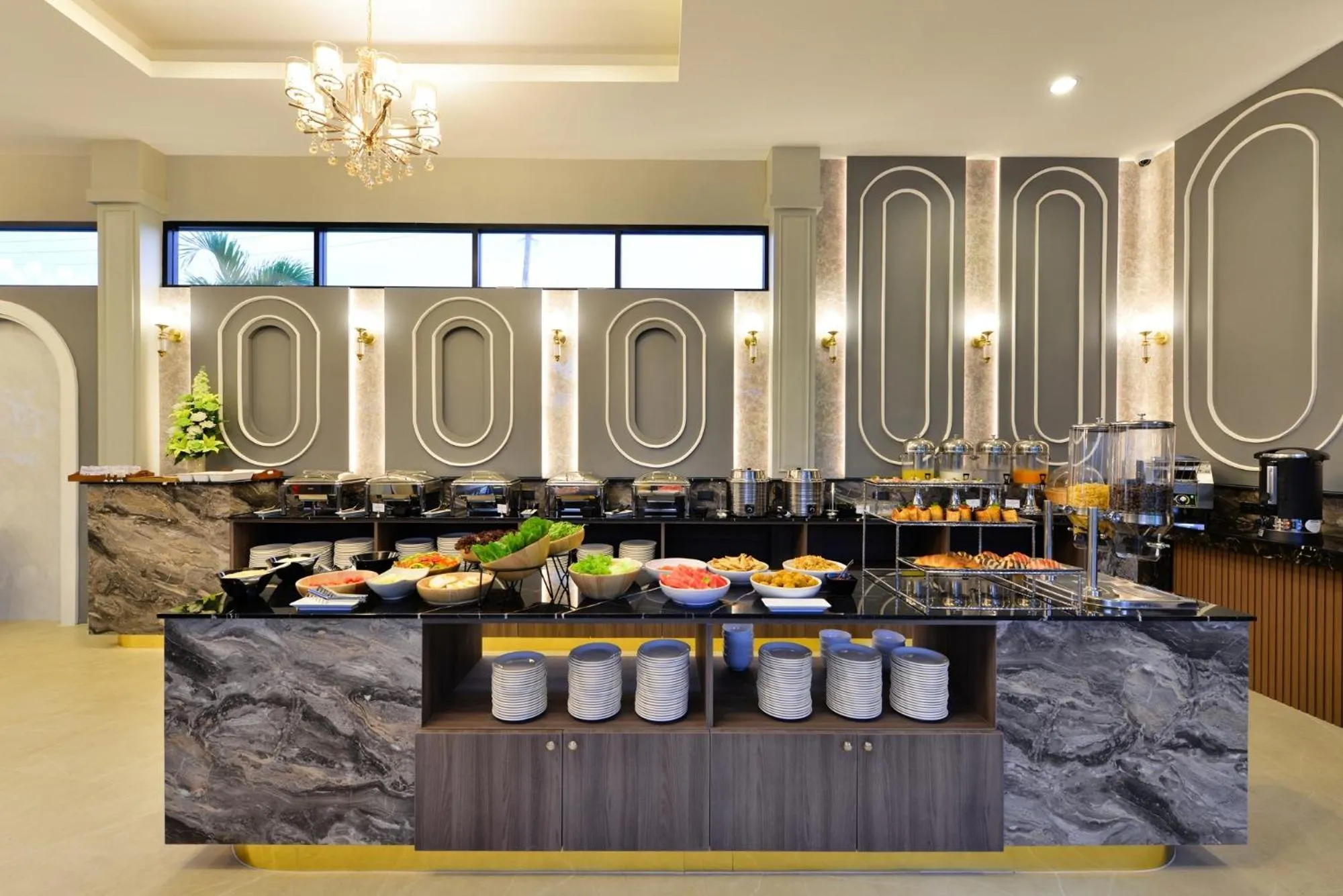 Restaurant/places to eat in Kastel Pattaya Hotel