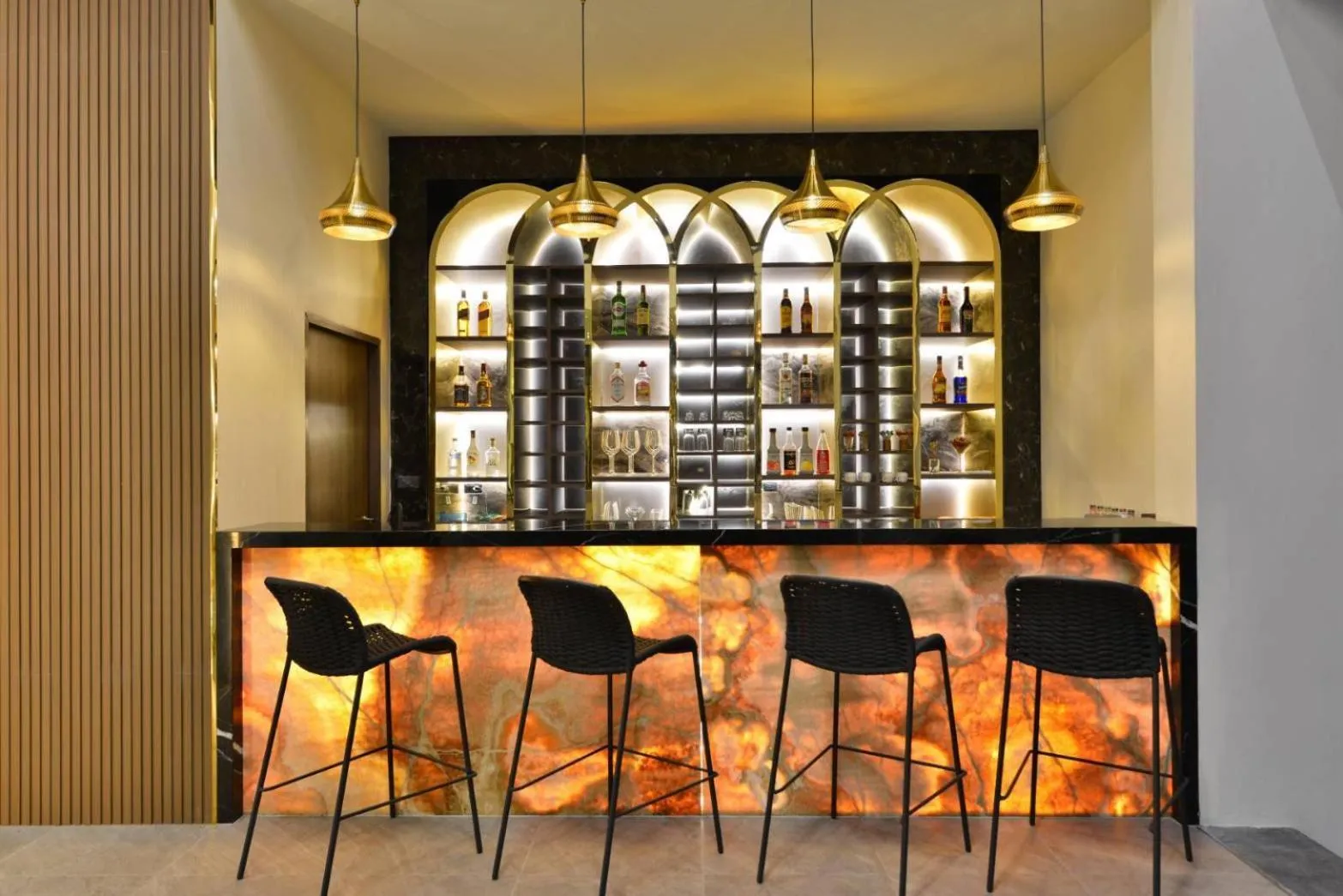 Restaurant/places to eat in Kastel Pattaya Hotel