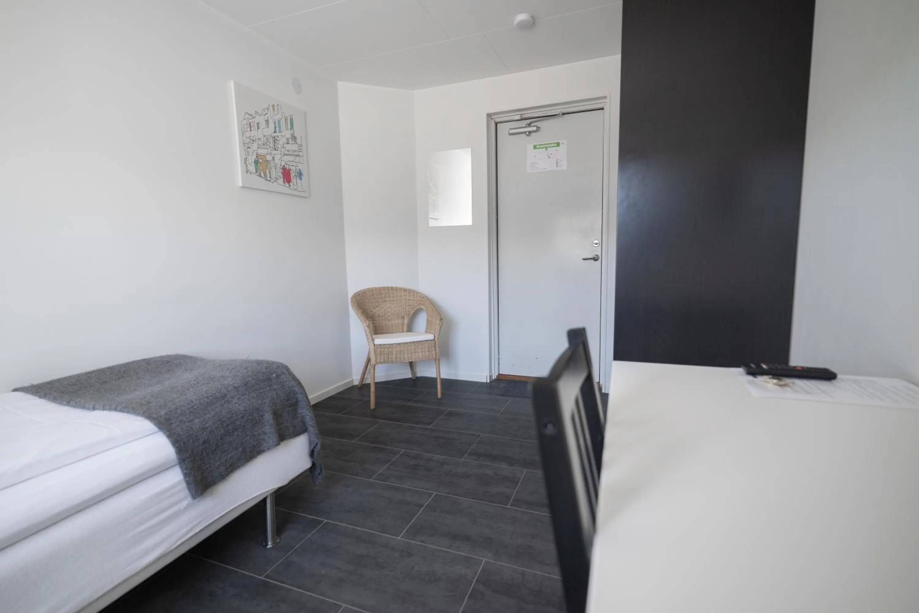 Photo of the whole room, Bed in Brink Annéx