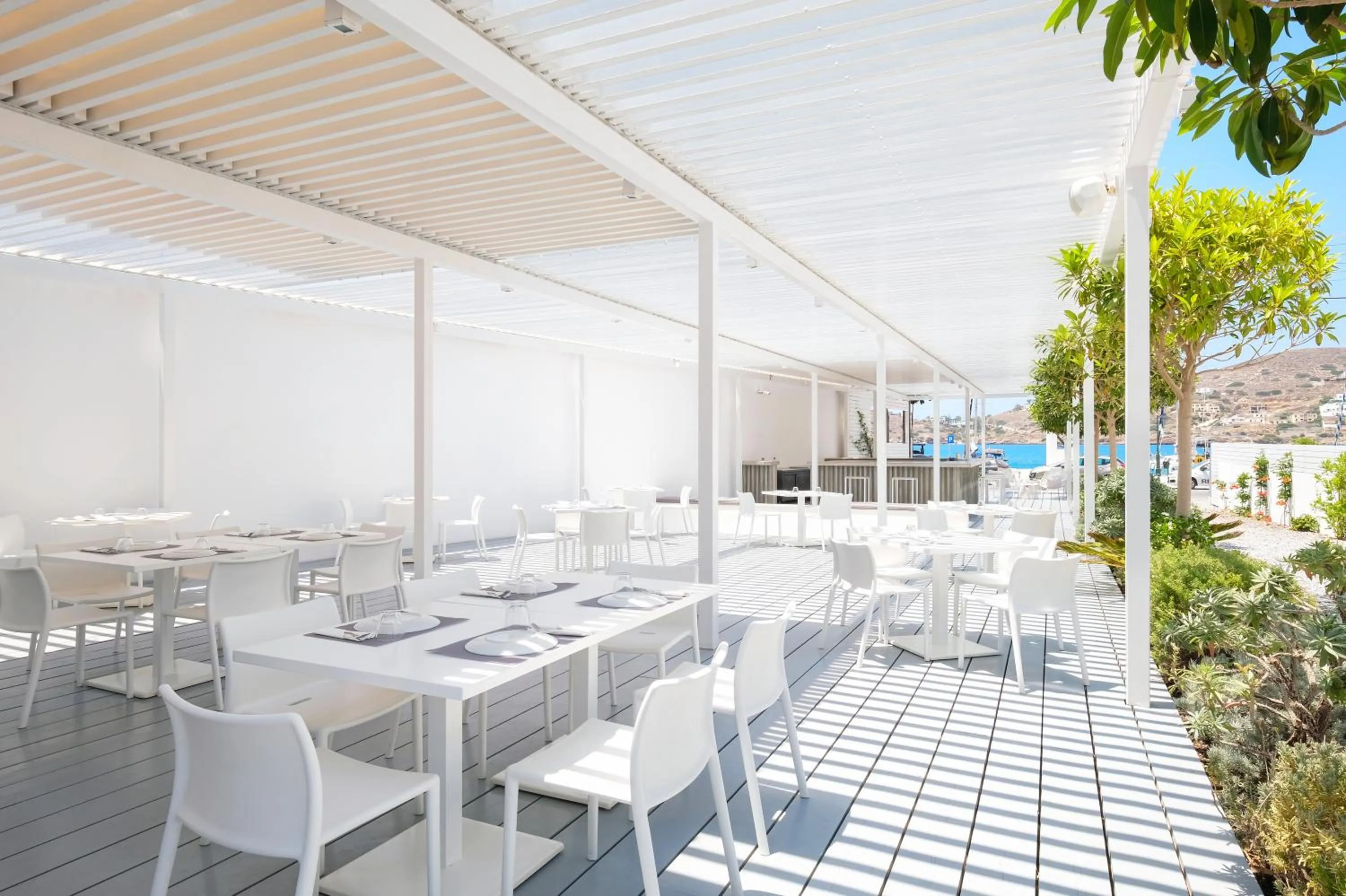 Restaurant/places to eat in Relux Ios Hotel