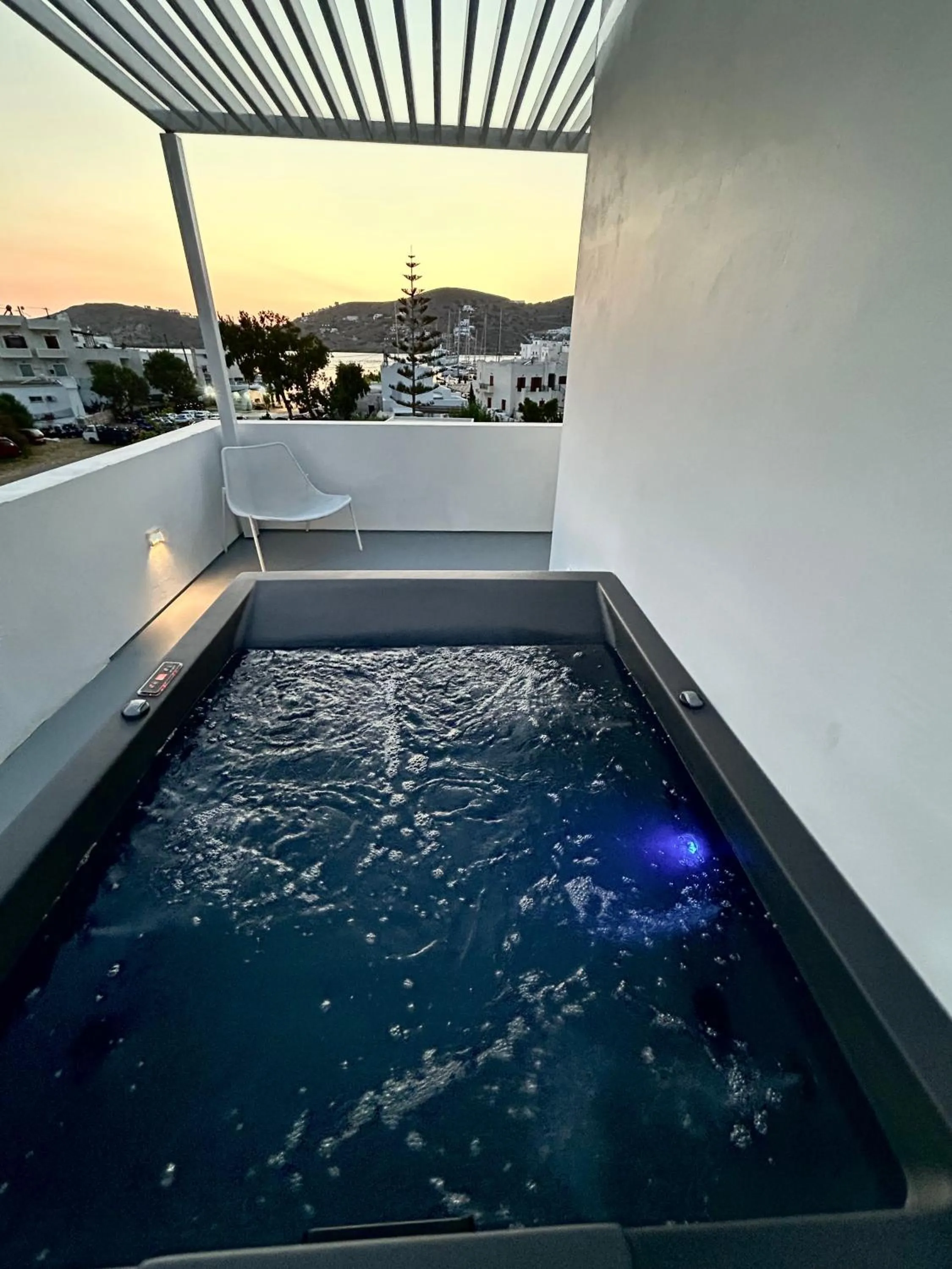 Hot Tub in Relux Ios Hotel
