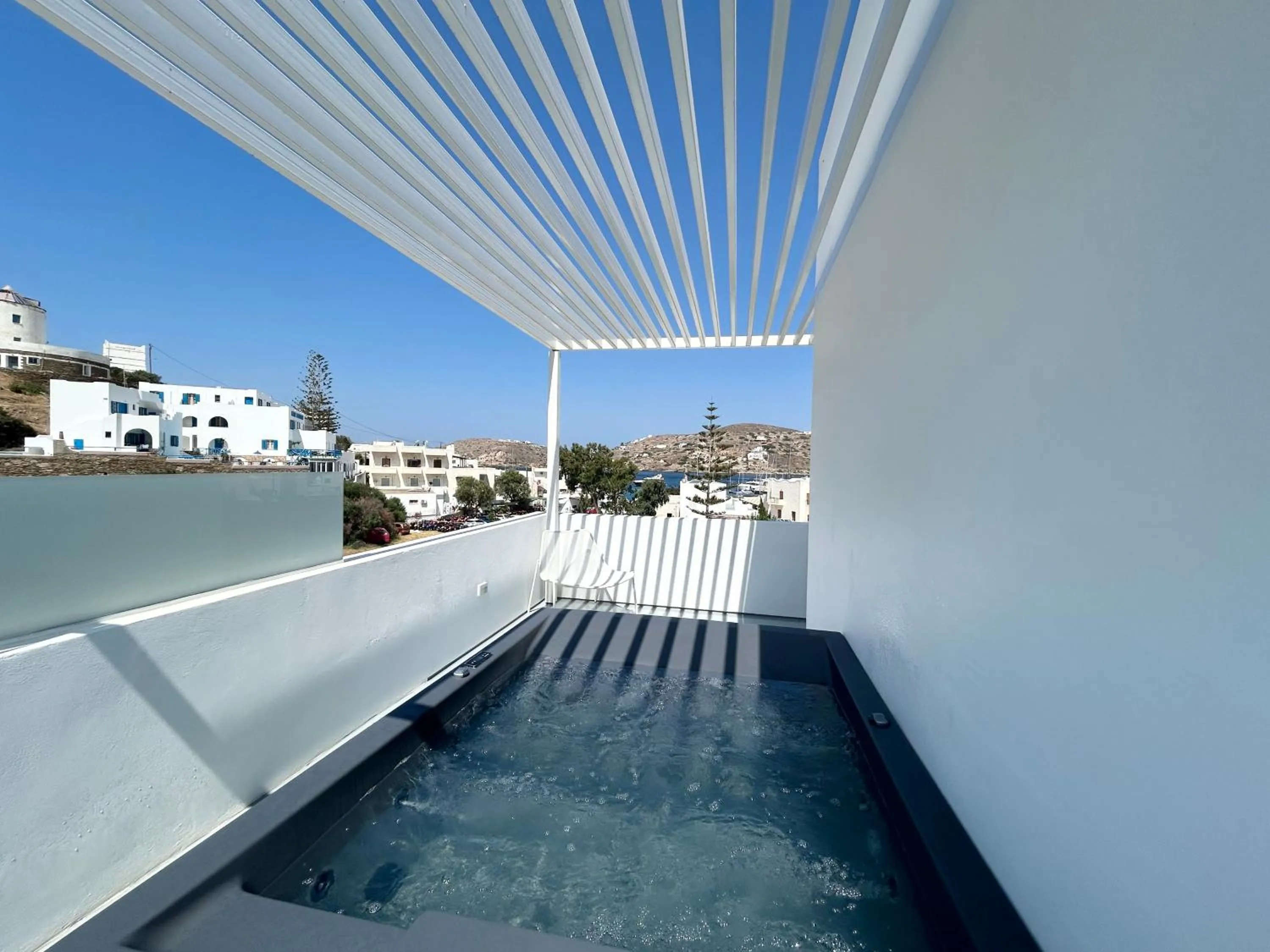 Hot Tub in Relux Ios Hotel