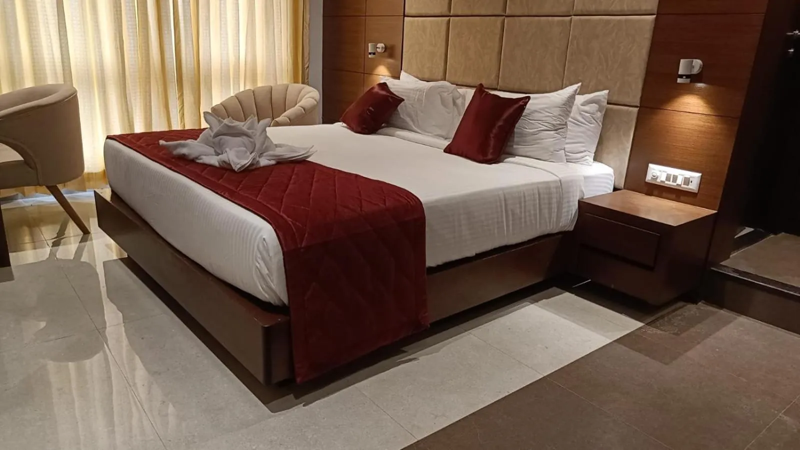 Bed in Hotel Darwin City