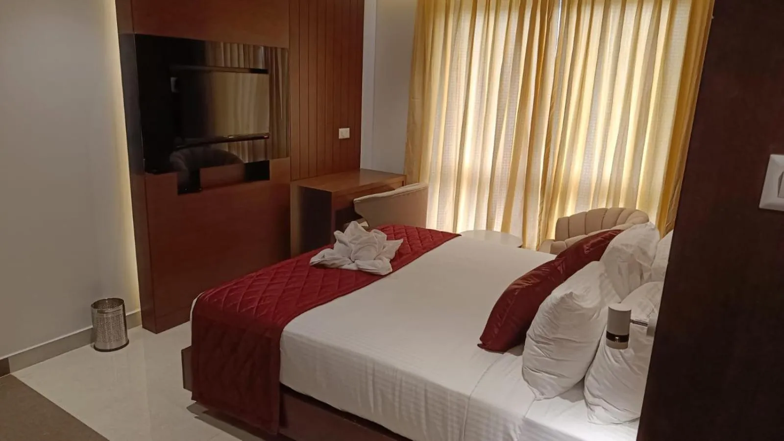 Bed in Hotel Darwin City