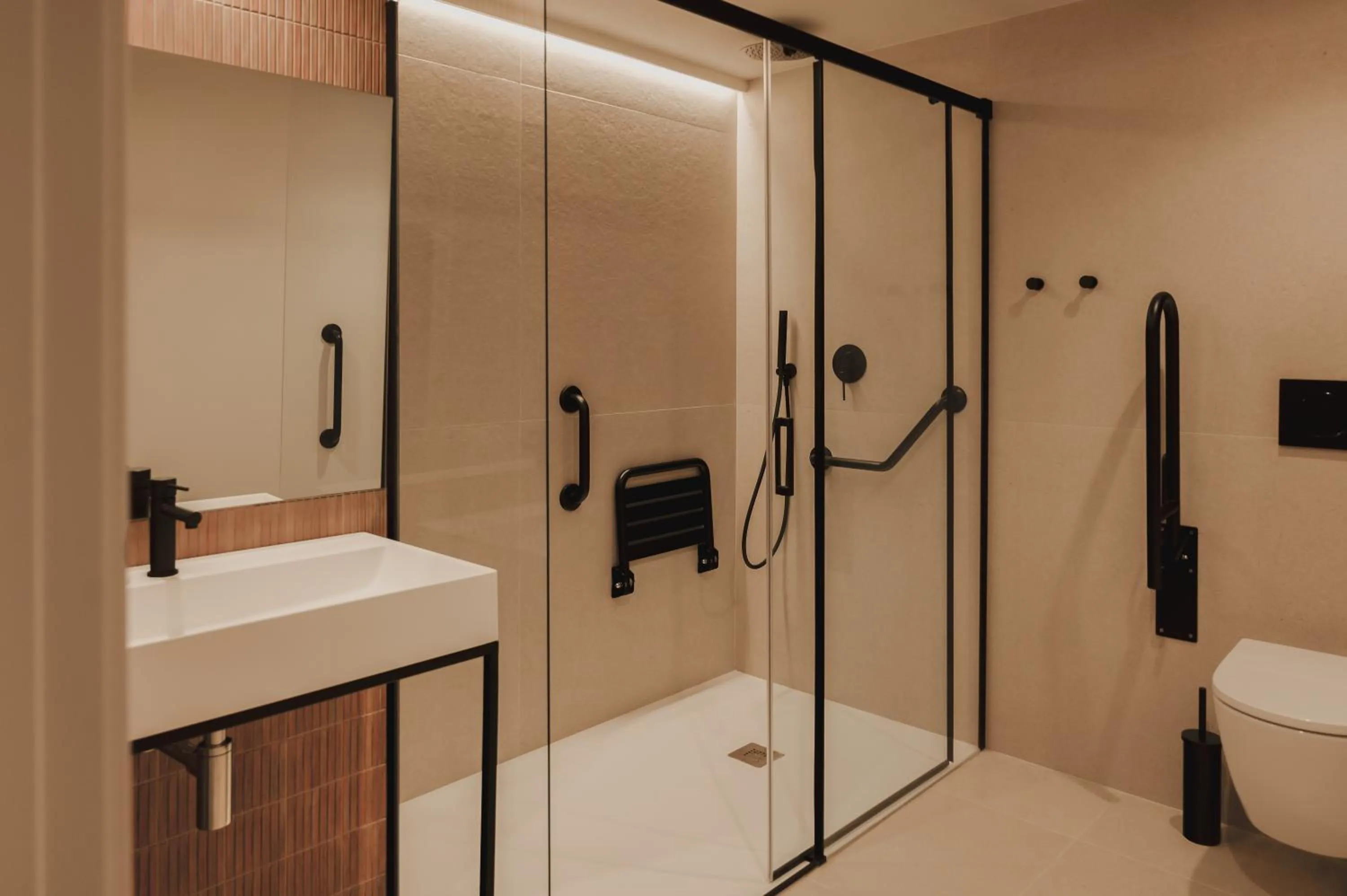 Toilet in Pau Suites