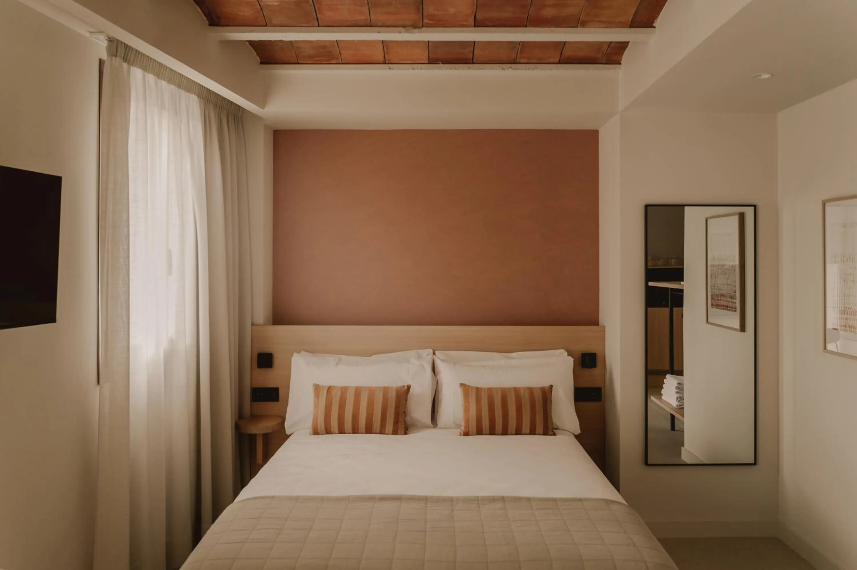 Bedroom, Bed in Pau Suites