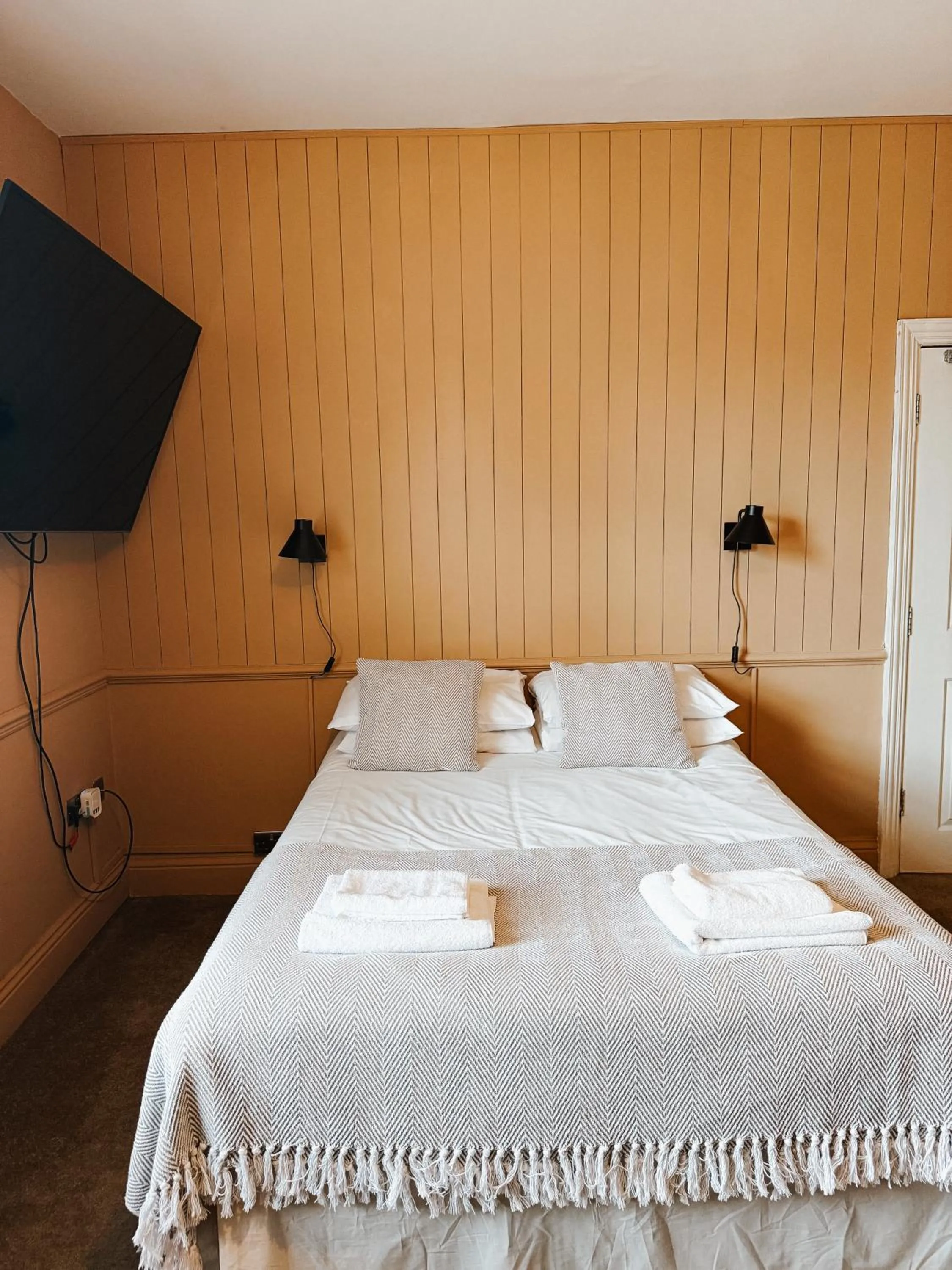 Bed in The Red Lion Inn