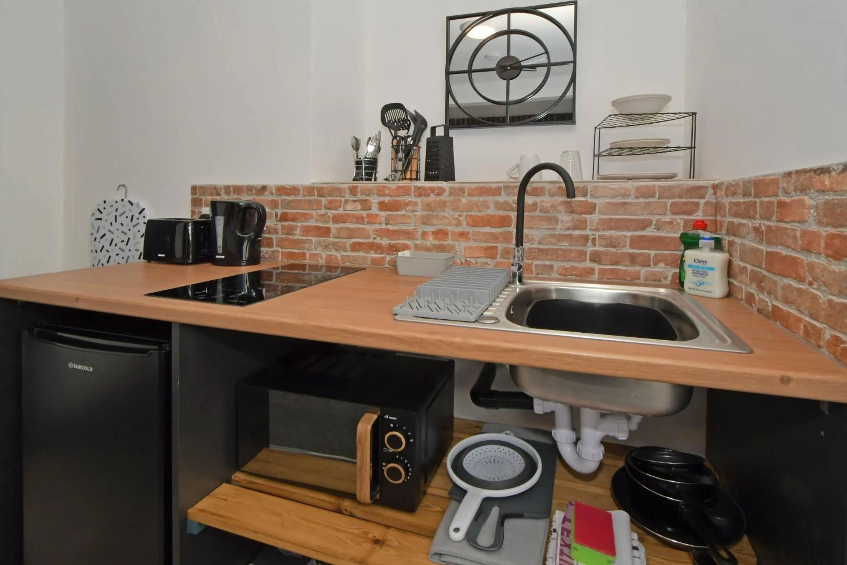 Kitchen or kitchenette in Stay at Shobnall Road Rooms and Studios Burton