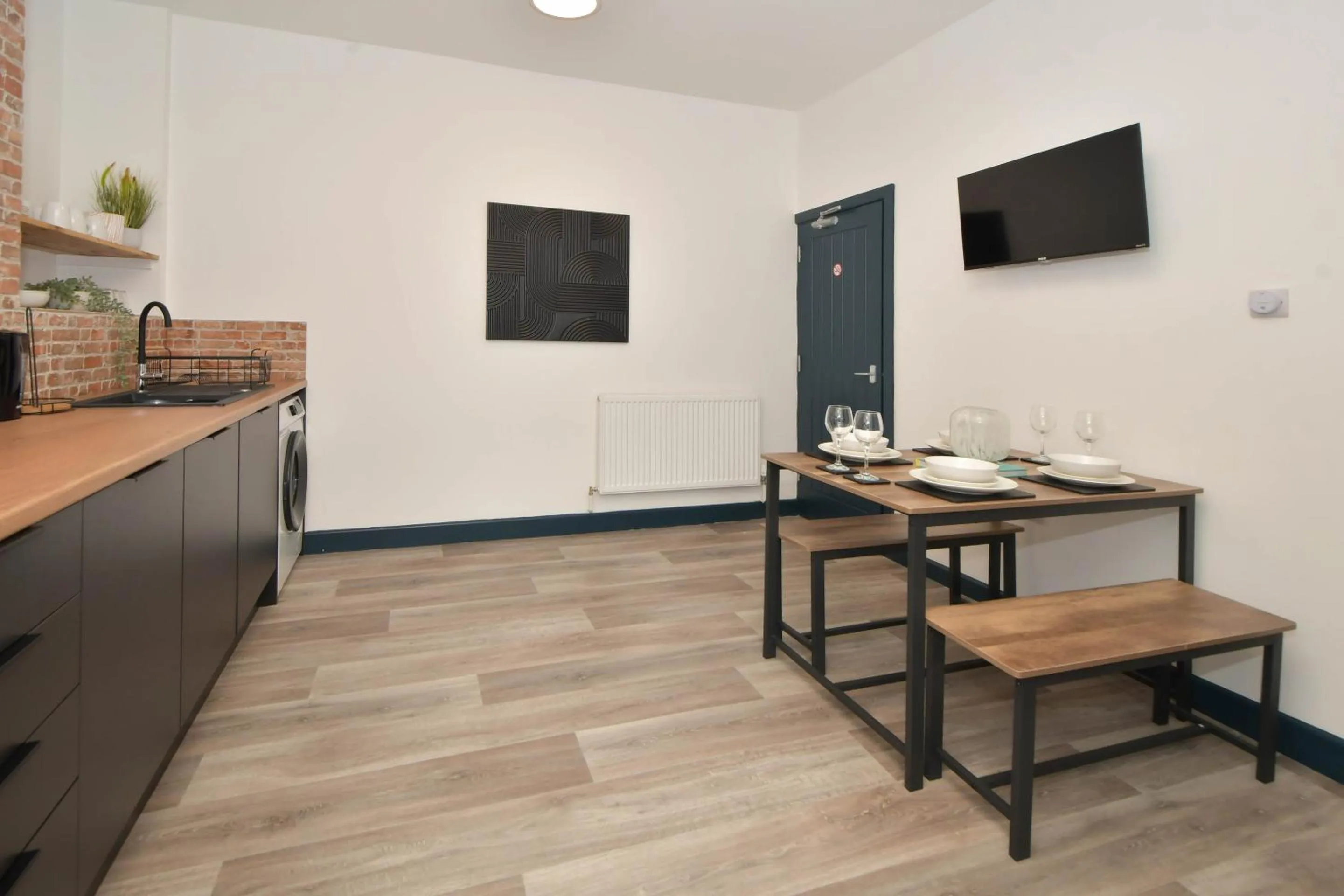 Kitchen or kitchenette in Stay at Shobnall Road Rooms and Studios Burton