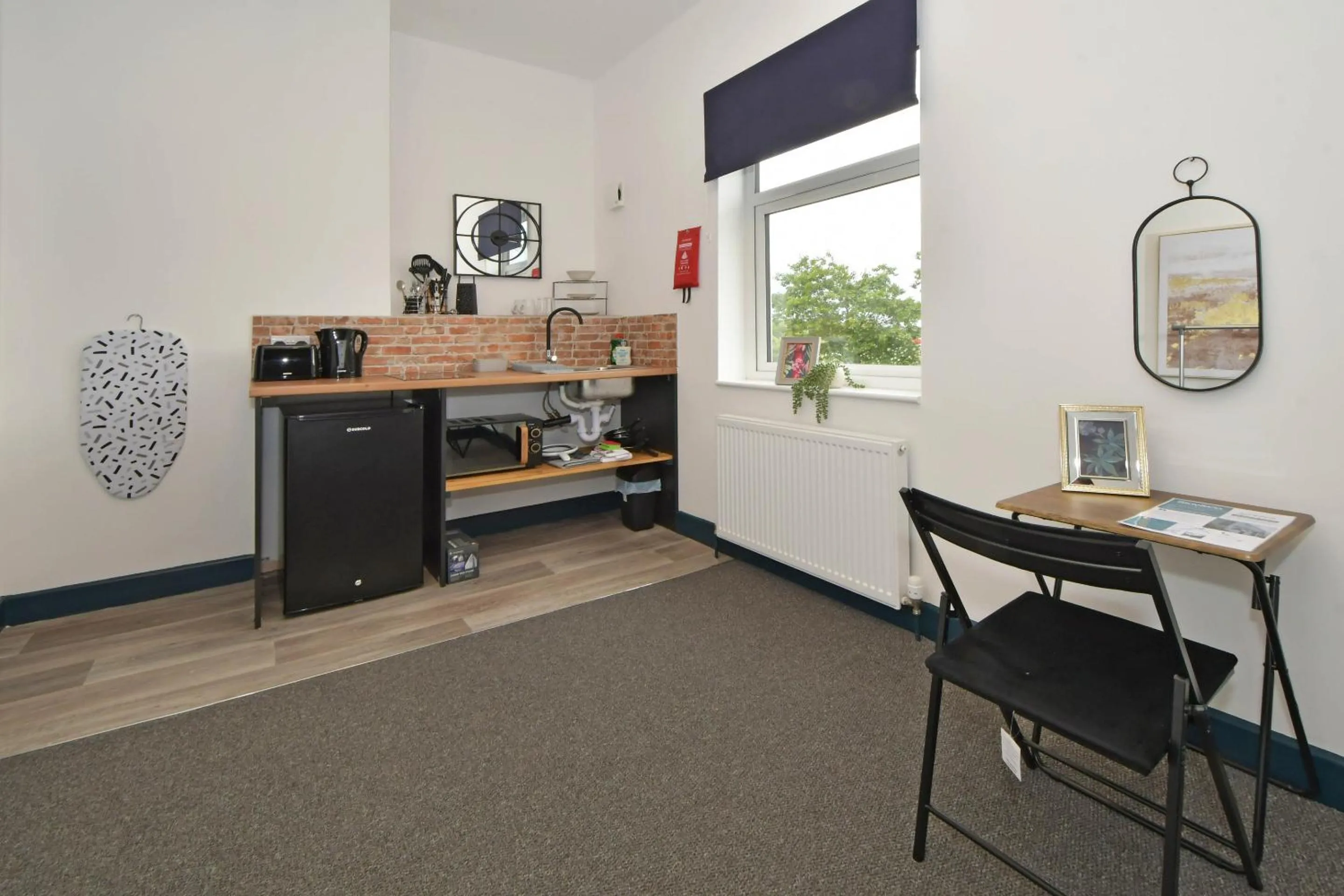 Kitchen or kitchenette in Stay at Shobnall Road Rooms and Studios Burton