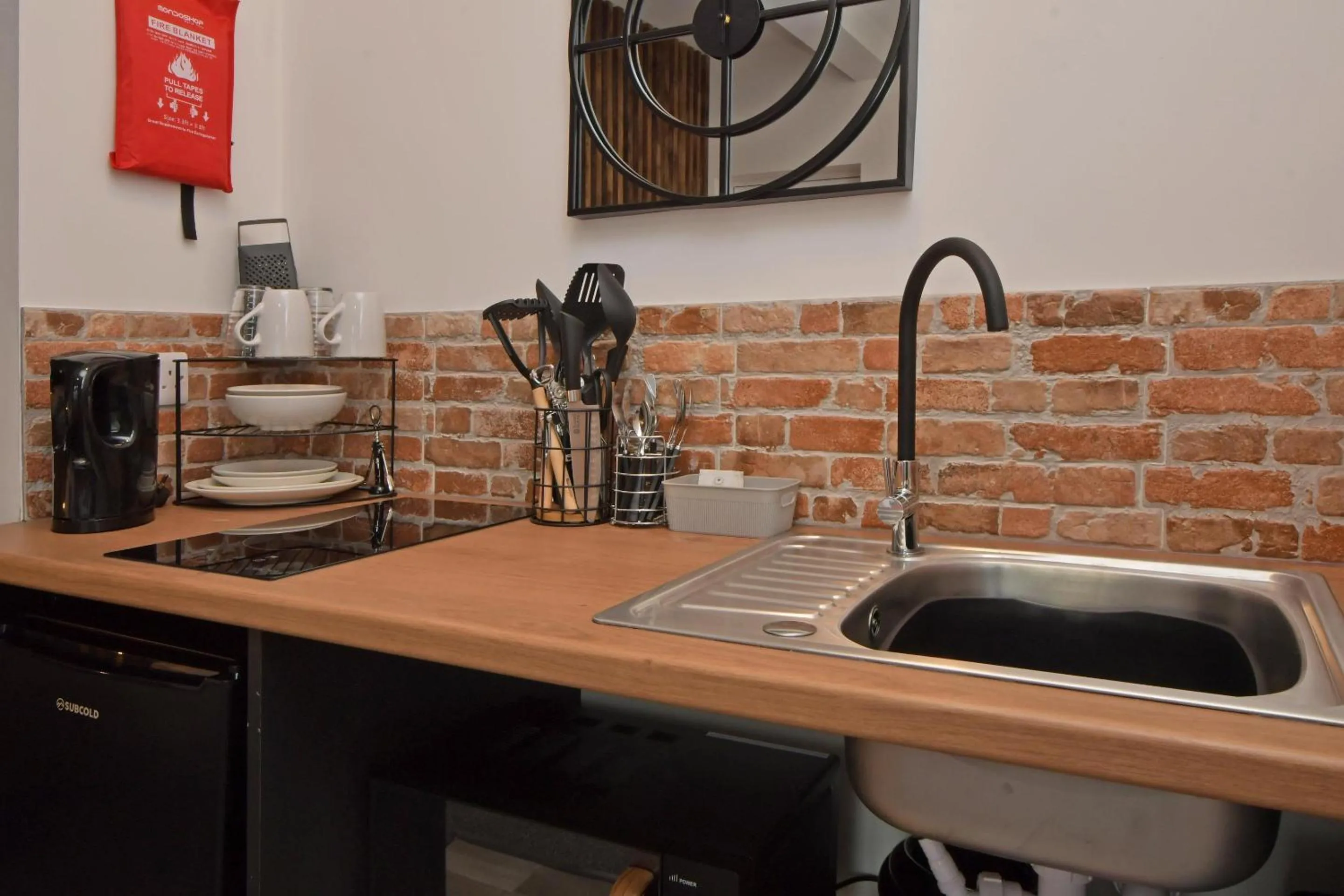 Kitchen or kitchenette in Stay at Shobnall Road Rooms and Studios Burton