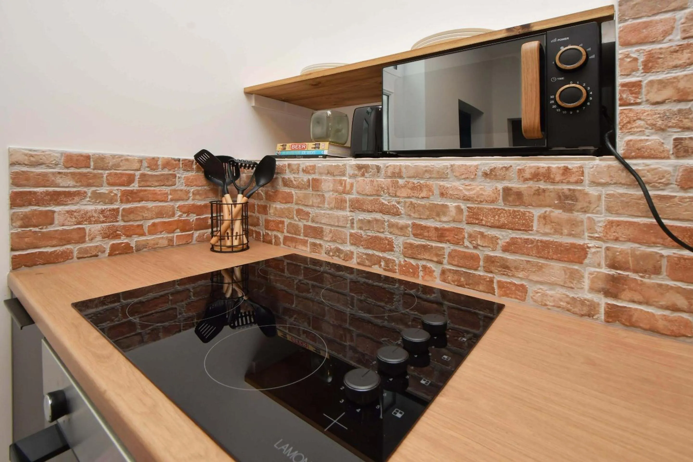 Kitchen or kitchenette in Stay at Shobnall Road Rooms and Studios Burton