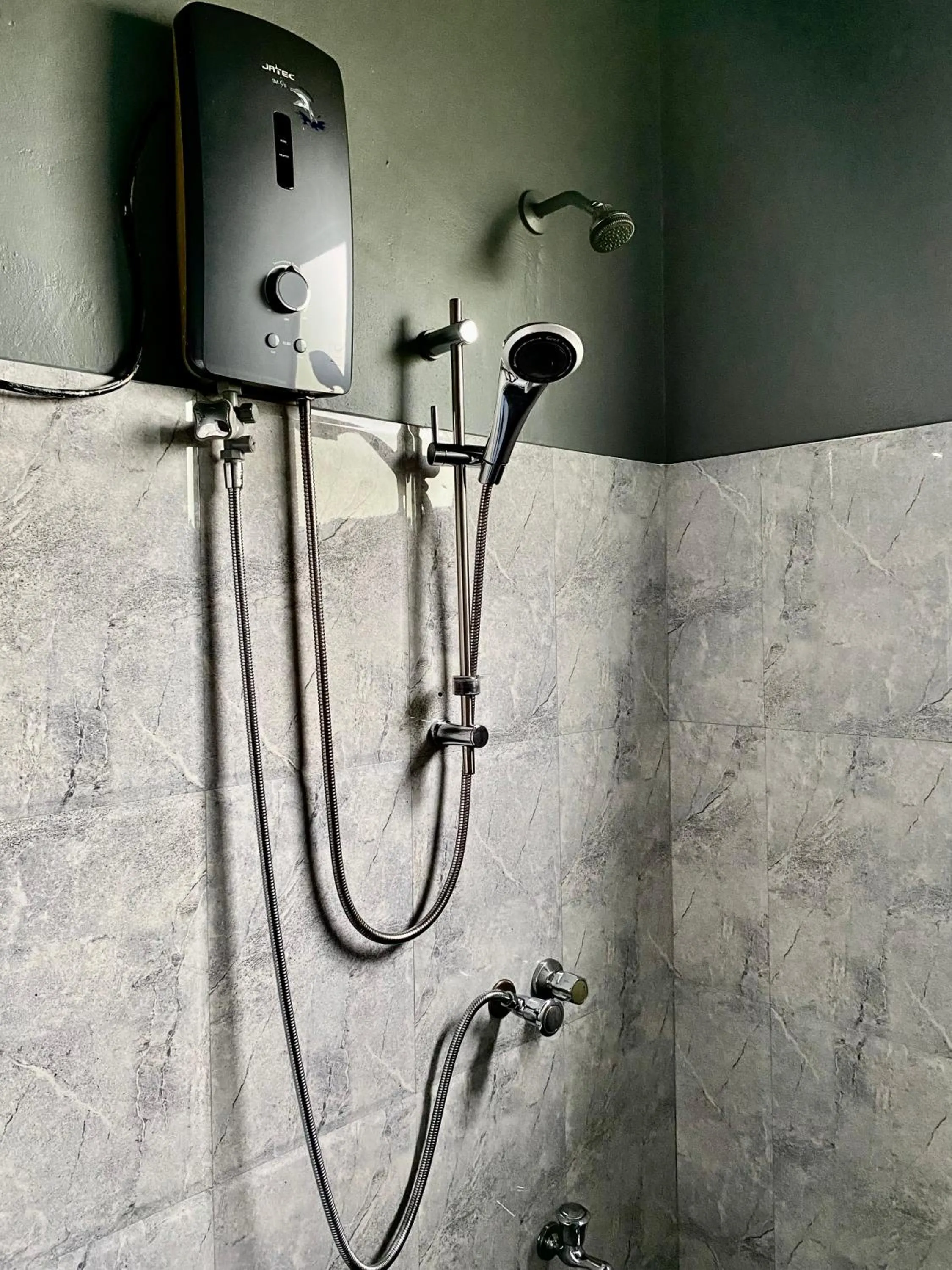 Shower in Tamara Motels