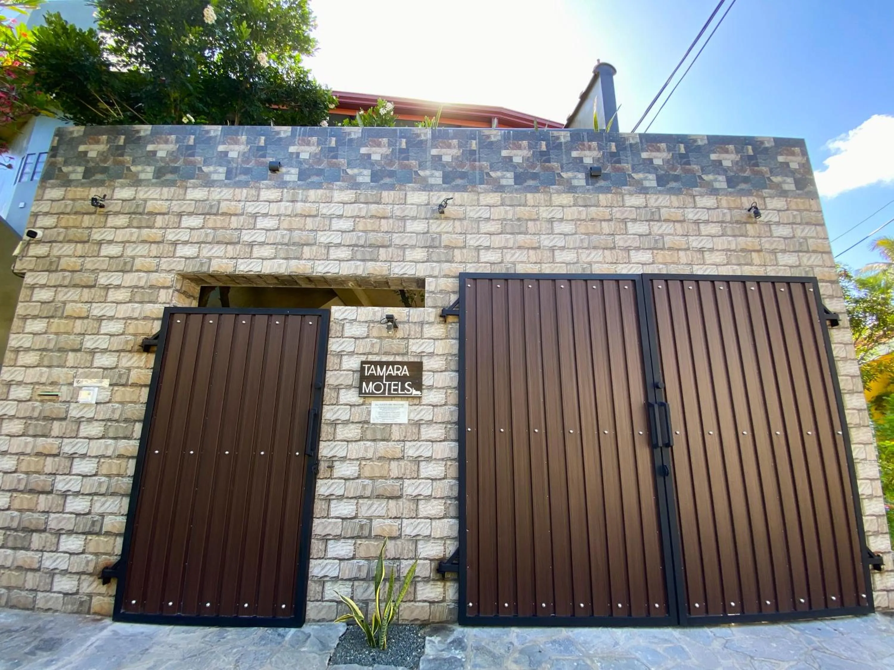 Property building in Tamara Motels