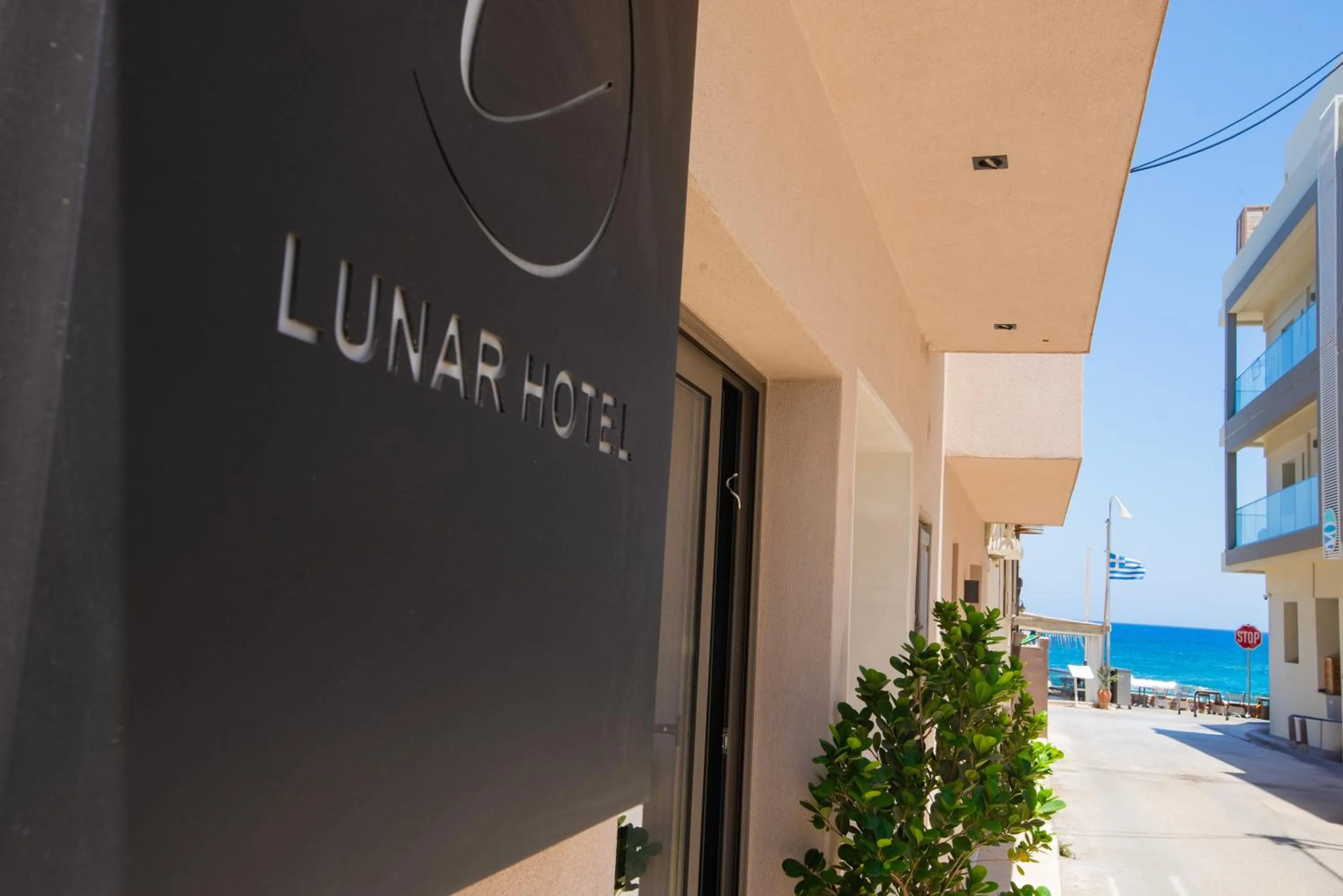 Lunar Hotel Modern Boutique