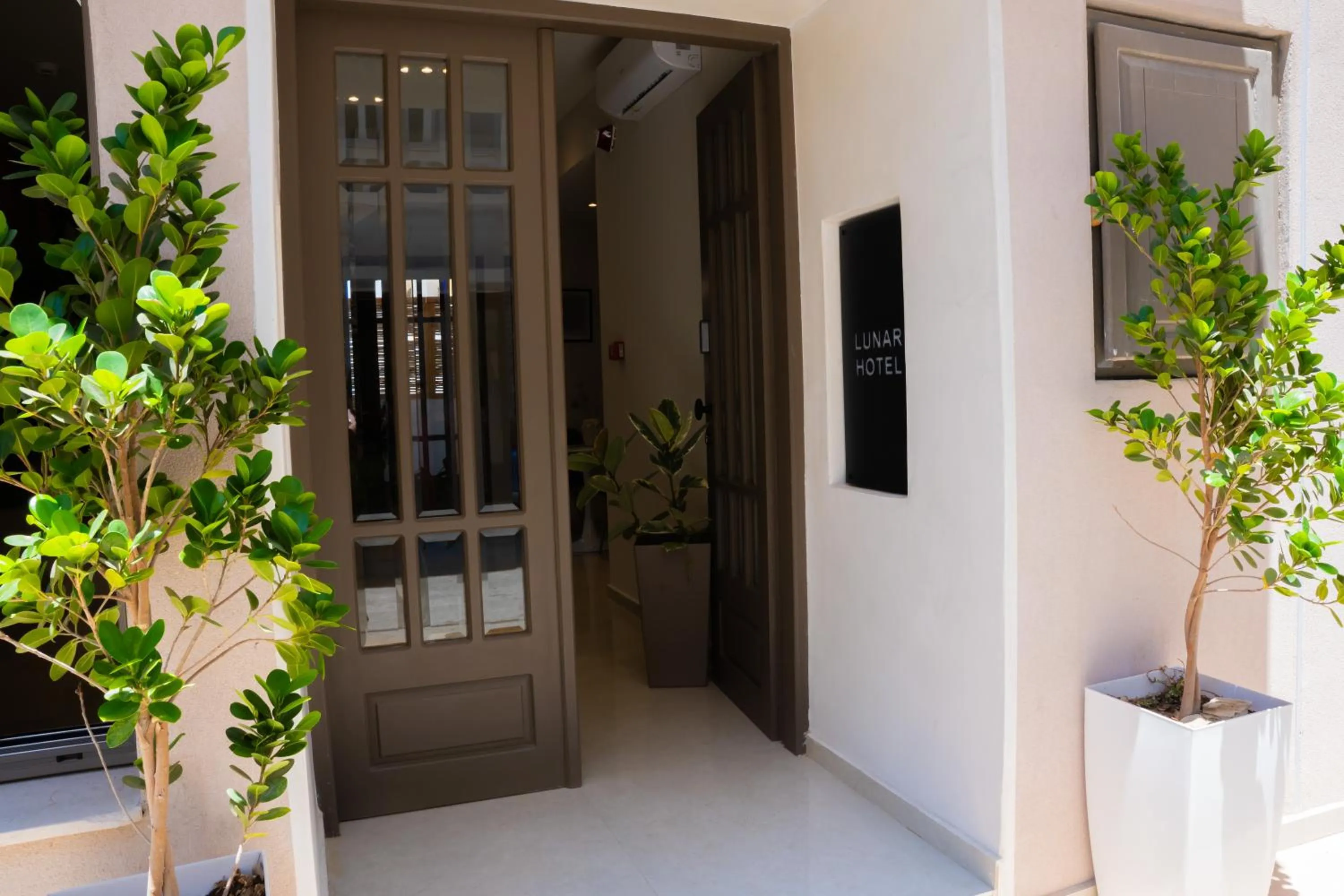 Lunar Hotel Modern Boutique