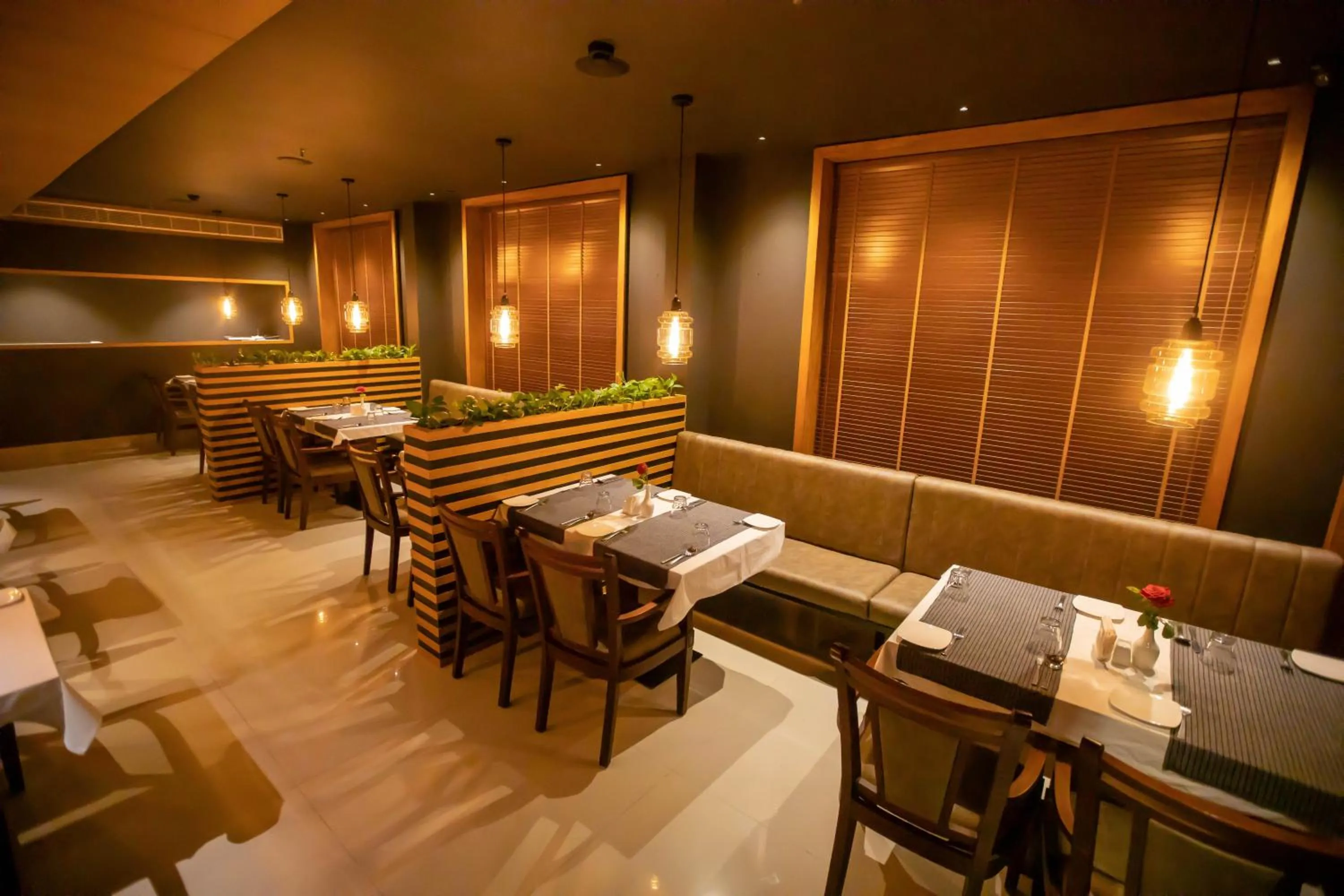 Restaurant/places to eat in Hotel Niya Regency