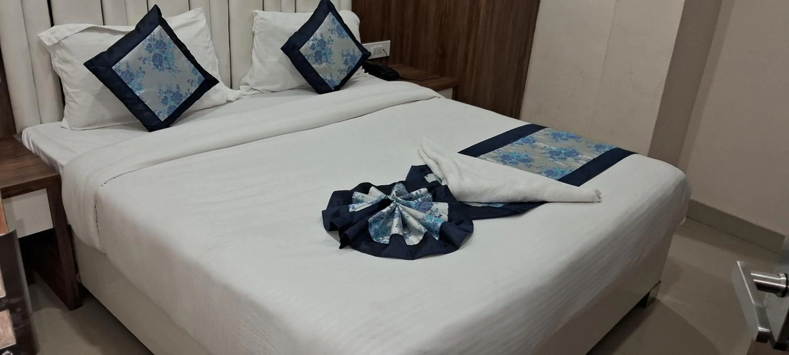 Bed in Hotel Shree Radha Krishna