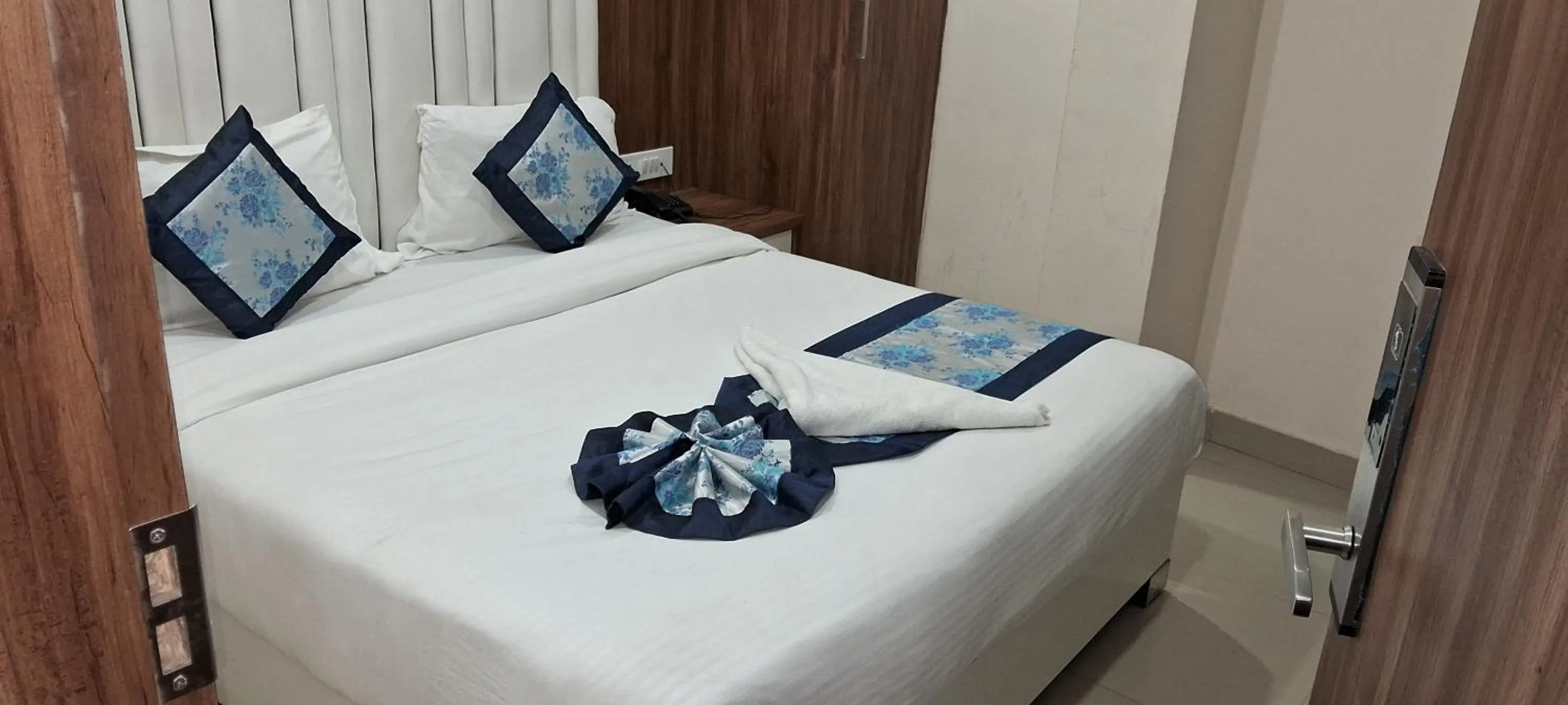 Bed in Hotel Shree Radha Krishna