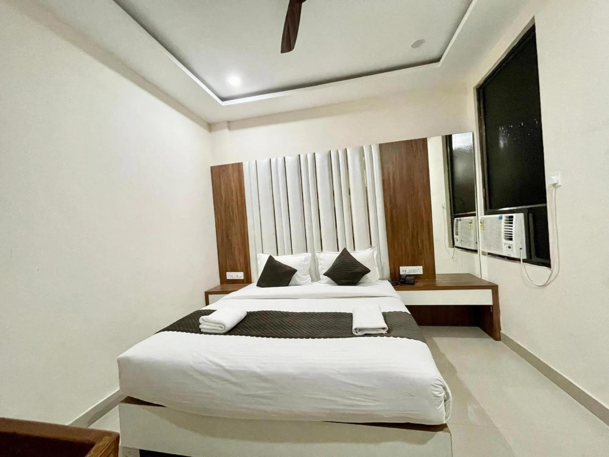 Bed in Hotel Shree Radha Krishna