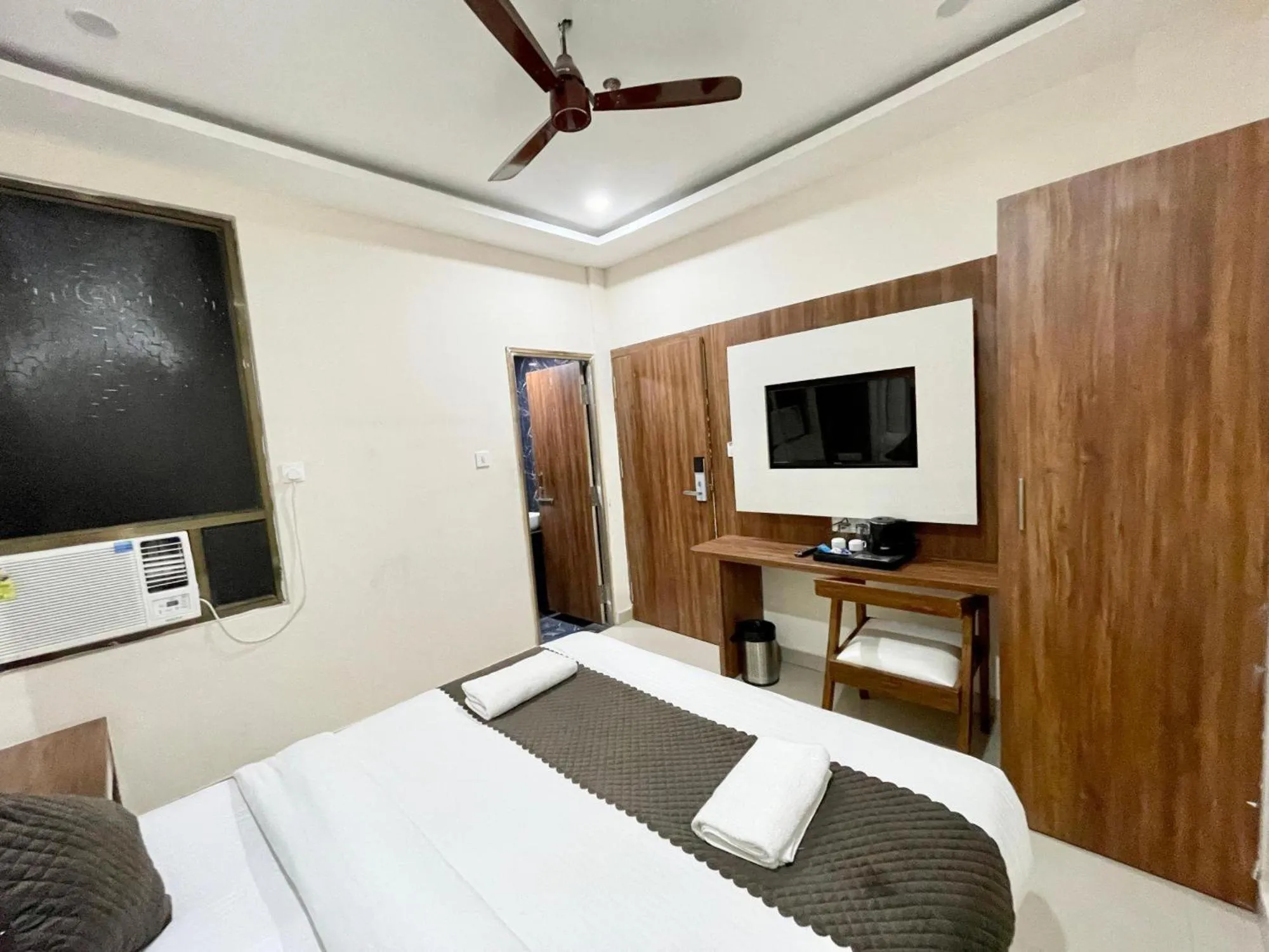 Bed in Hotel Shree Radha Krishna