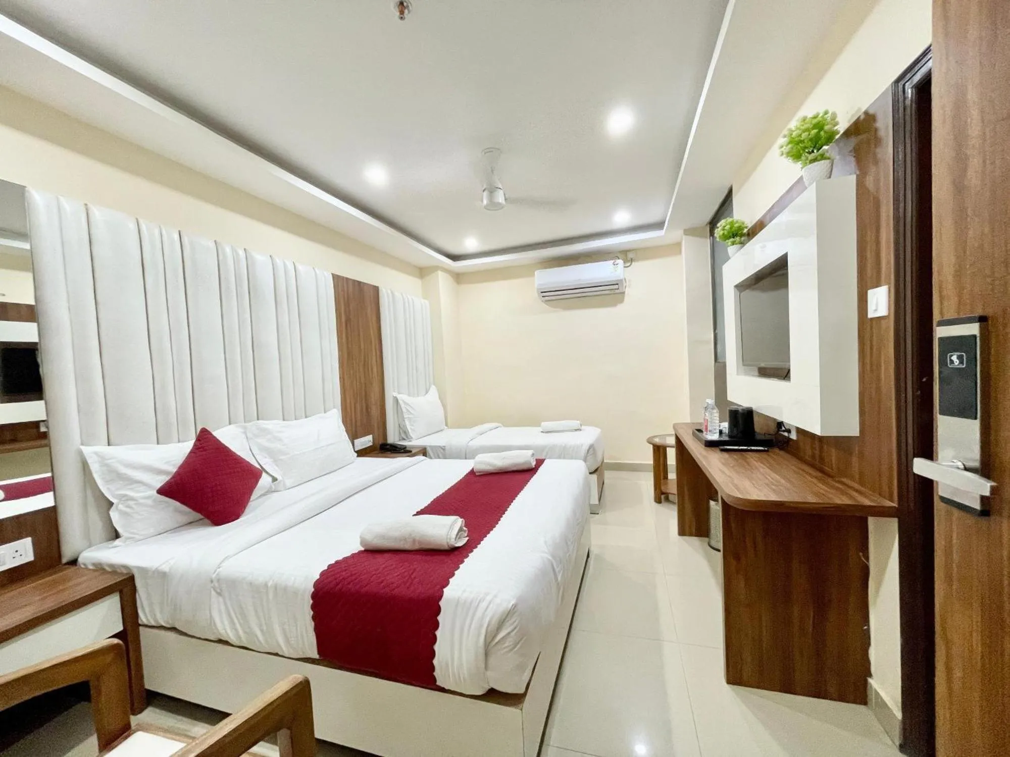 Bed in Hotel Shree Radha Krishna