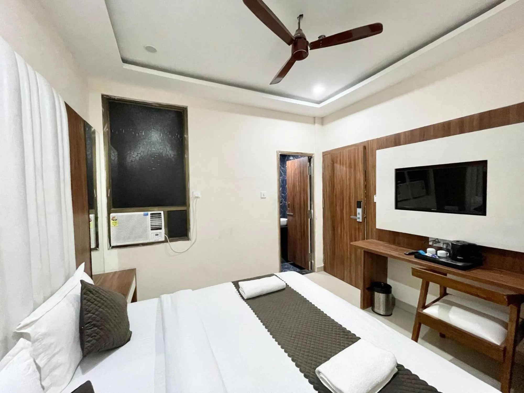 Bed in Hotel Shree Radha Krishna