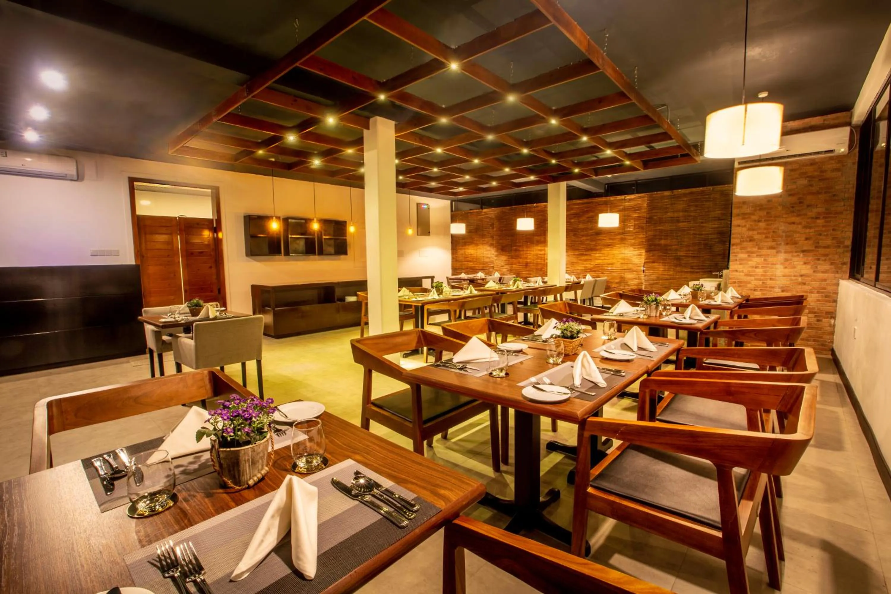 Dining area in Sevana City Hotel