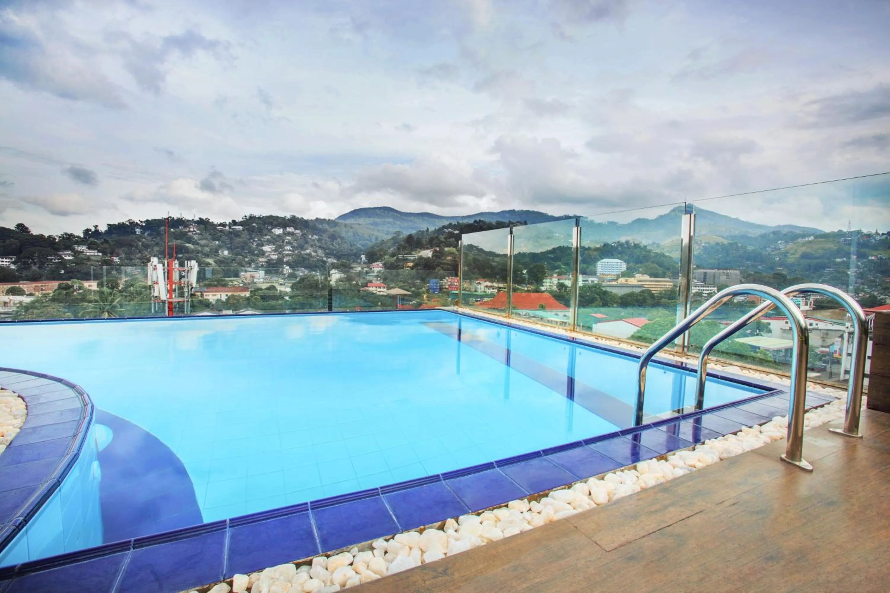 Swimming pool in Sevana City Hotel