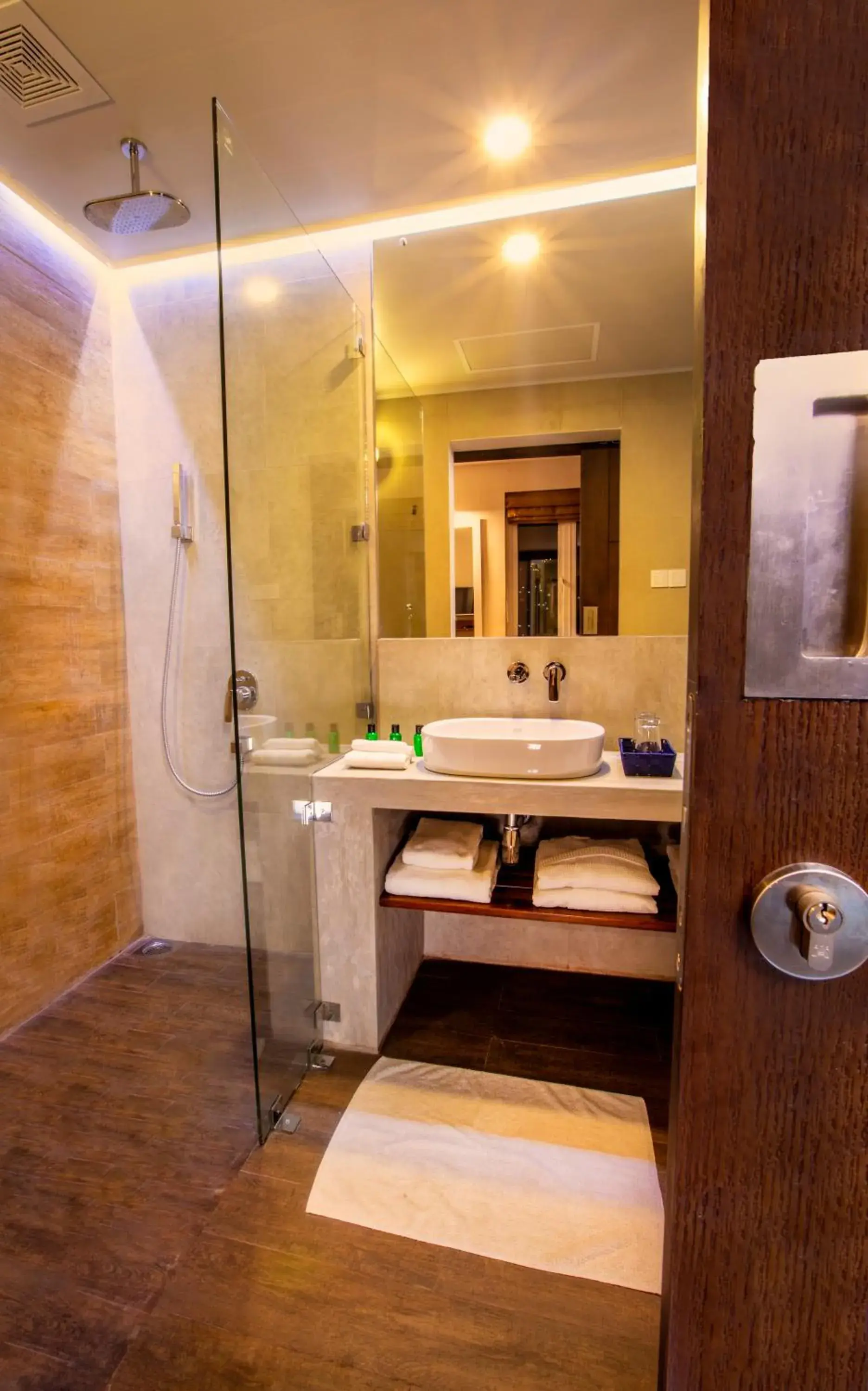 Deluxe King Room with City View and 20% discount on Food & Beverages in Sevana City Hotel Deluxe King Room with City View and 20% discount on Food & Beverages in Sevana City Hotel