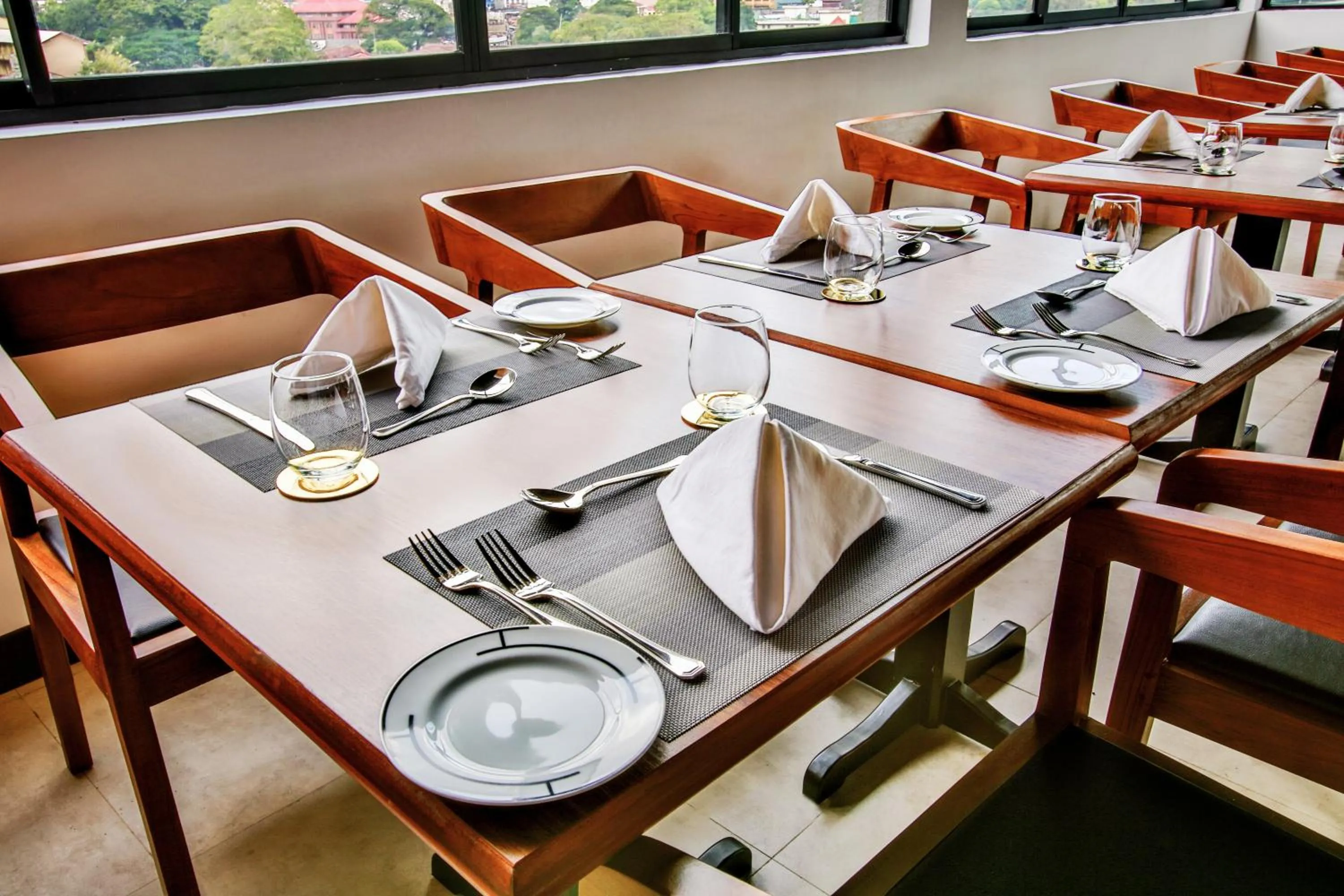 Dining area in Sevana City Hotel