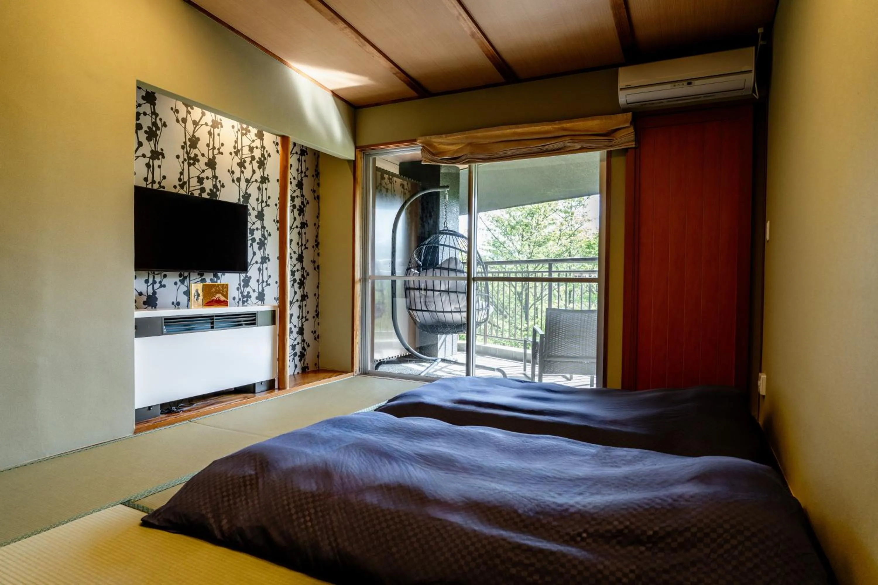 Bedroom, Bed in YuYu Hakone - Private Open Air Onsen Usage Guaranteed
