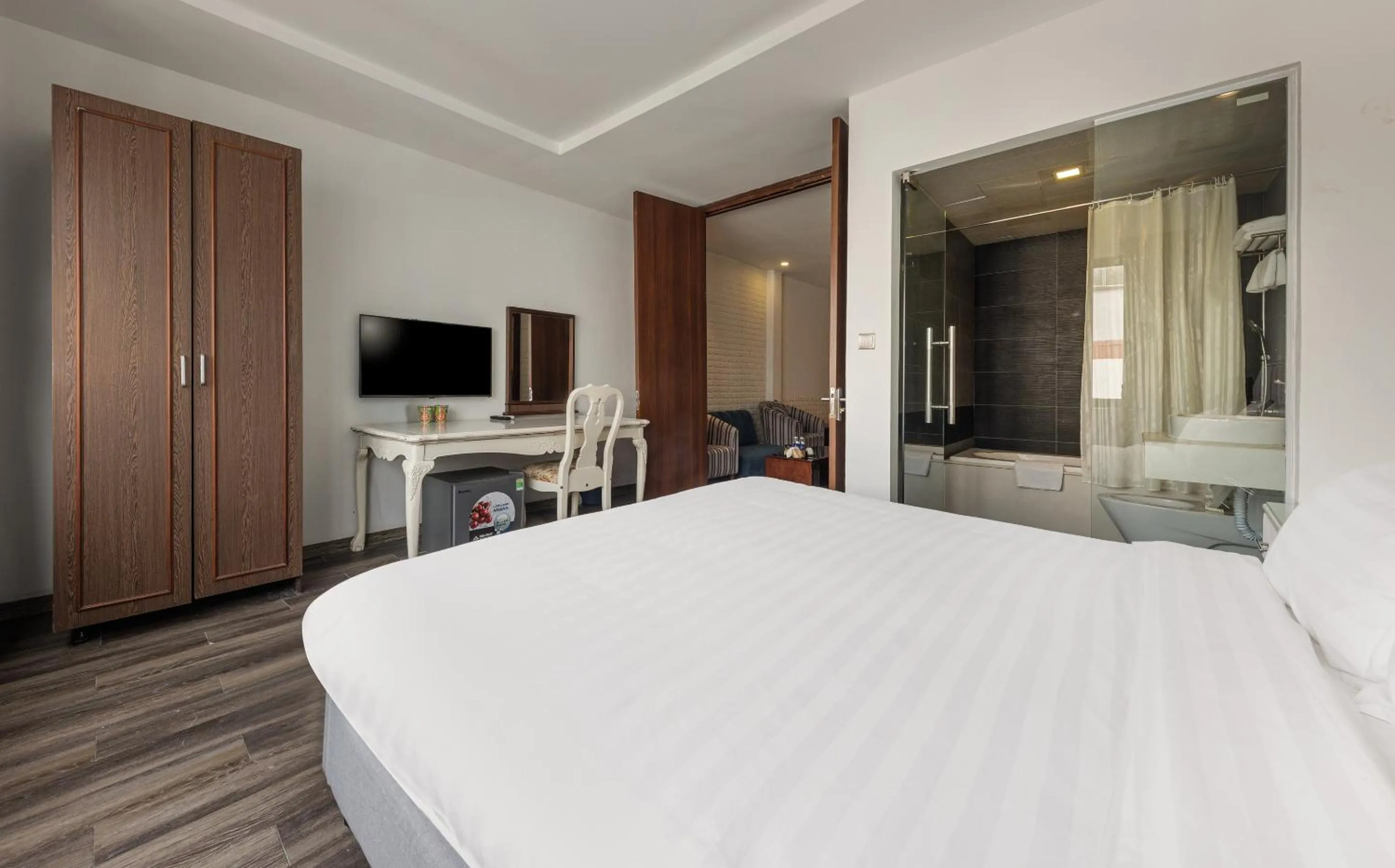 Photo of the whole room, Bed in Collection O Le Grand Hanoi hotel - The Tryst