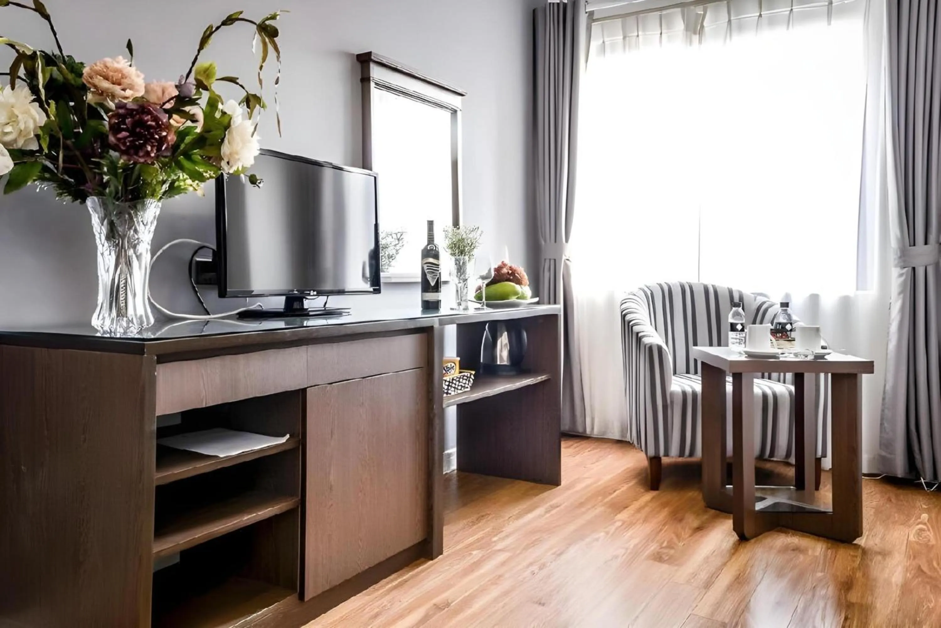 Photo of the whole room in Collection O Le Grand Hanoi hotel - The Tryst