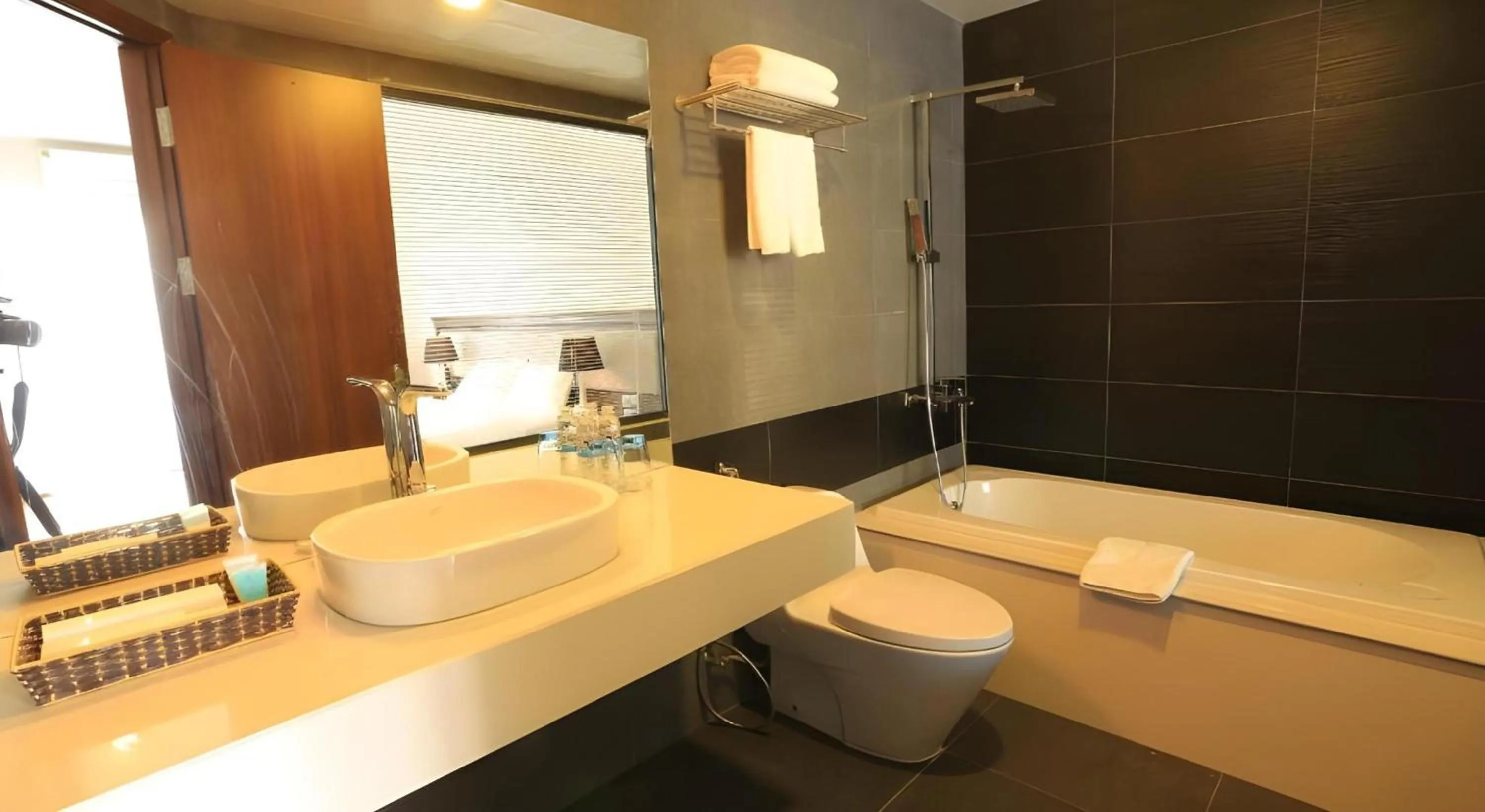 Bathroom in Collection O Le Grand Hanoi hotel - The Tryst