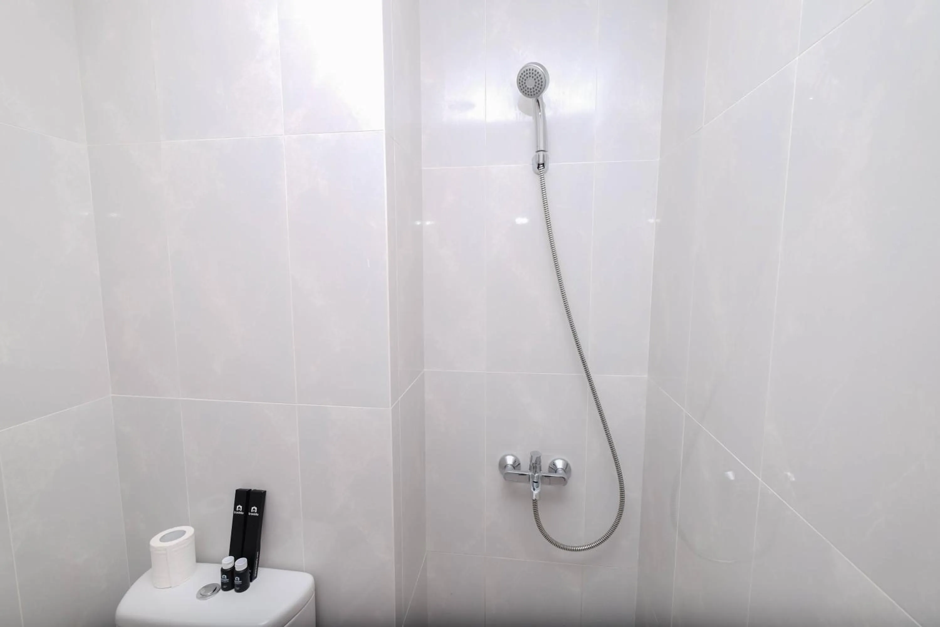 Pleasurable Studio at Evenciio Apartment near Campus Area By Travelio