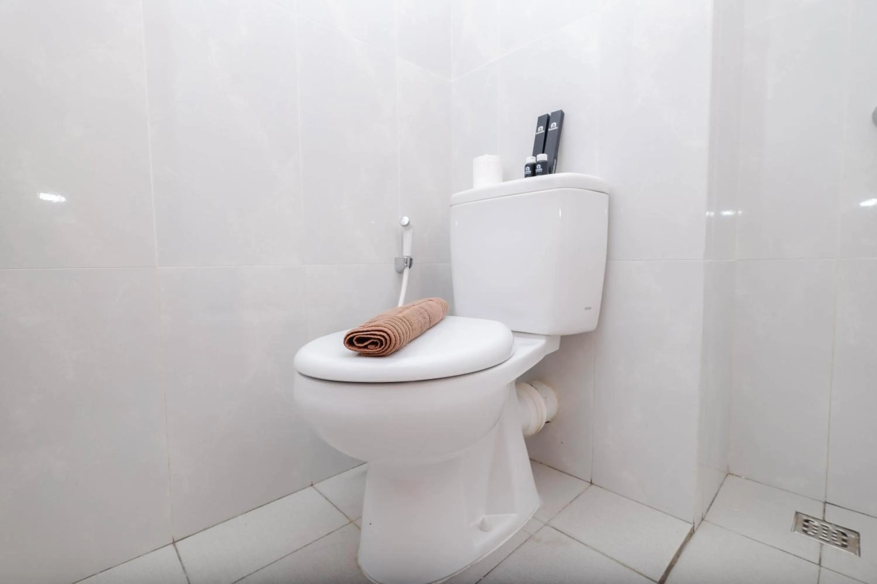 Pleasurable Studio at Evenciio Apartment near Campus Area By Travelio