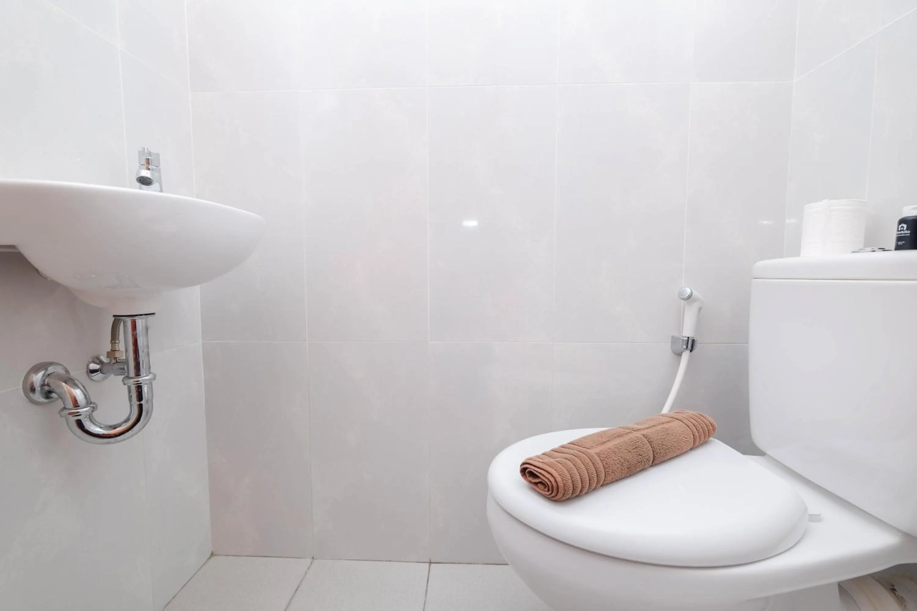 Pleasurable Studio at Evenciio Apartment near Campus Area By Travelio