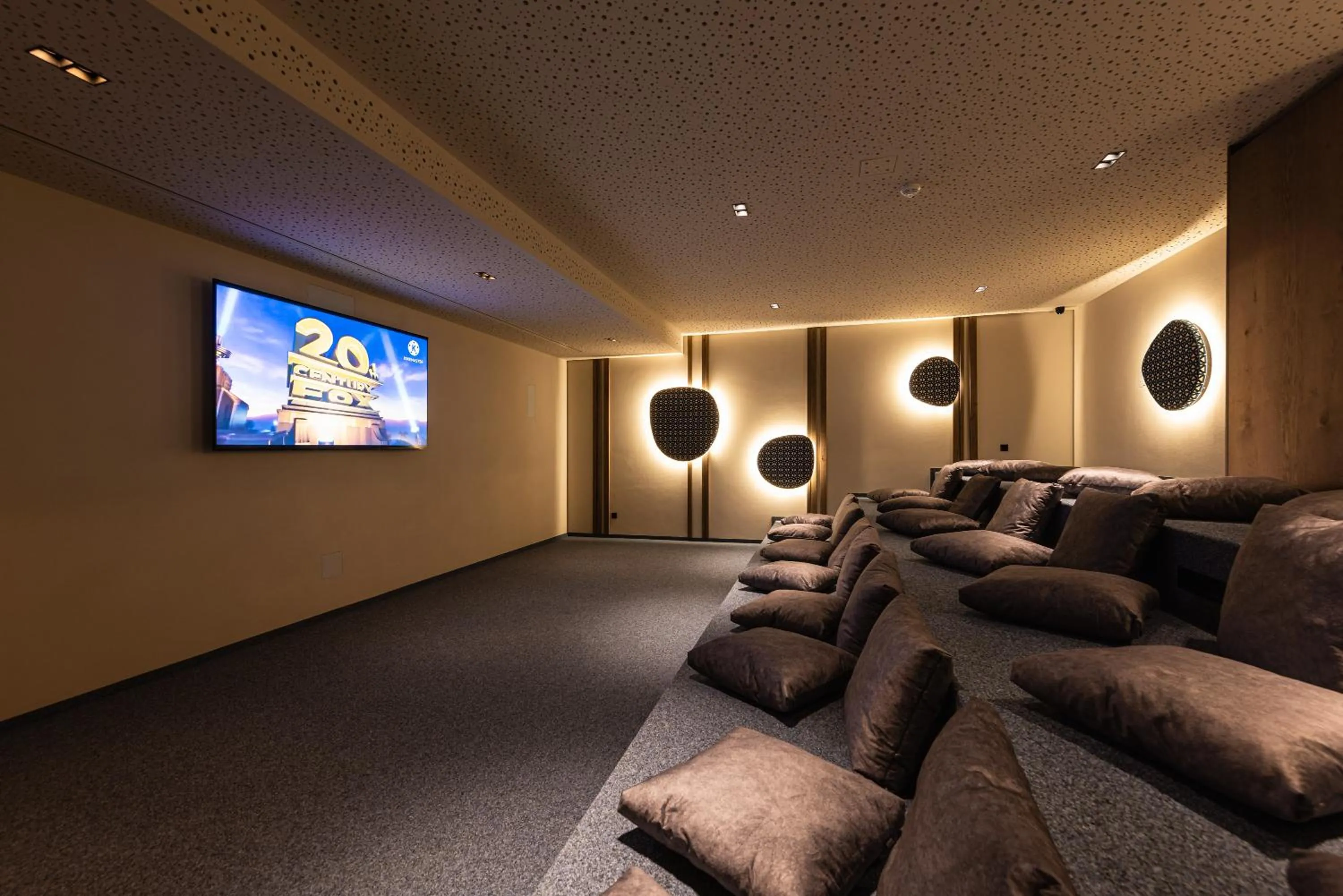 Communal lounge/ TV room in DAS GERSTL Family Retreat