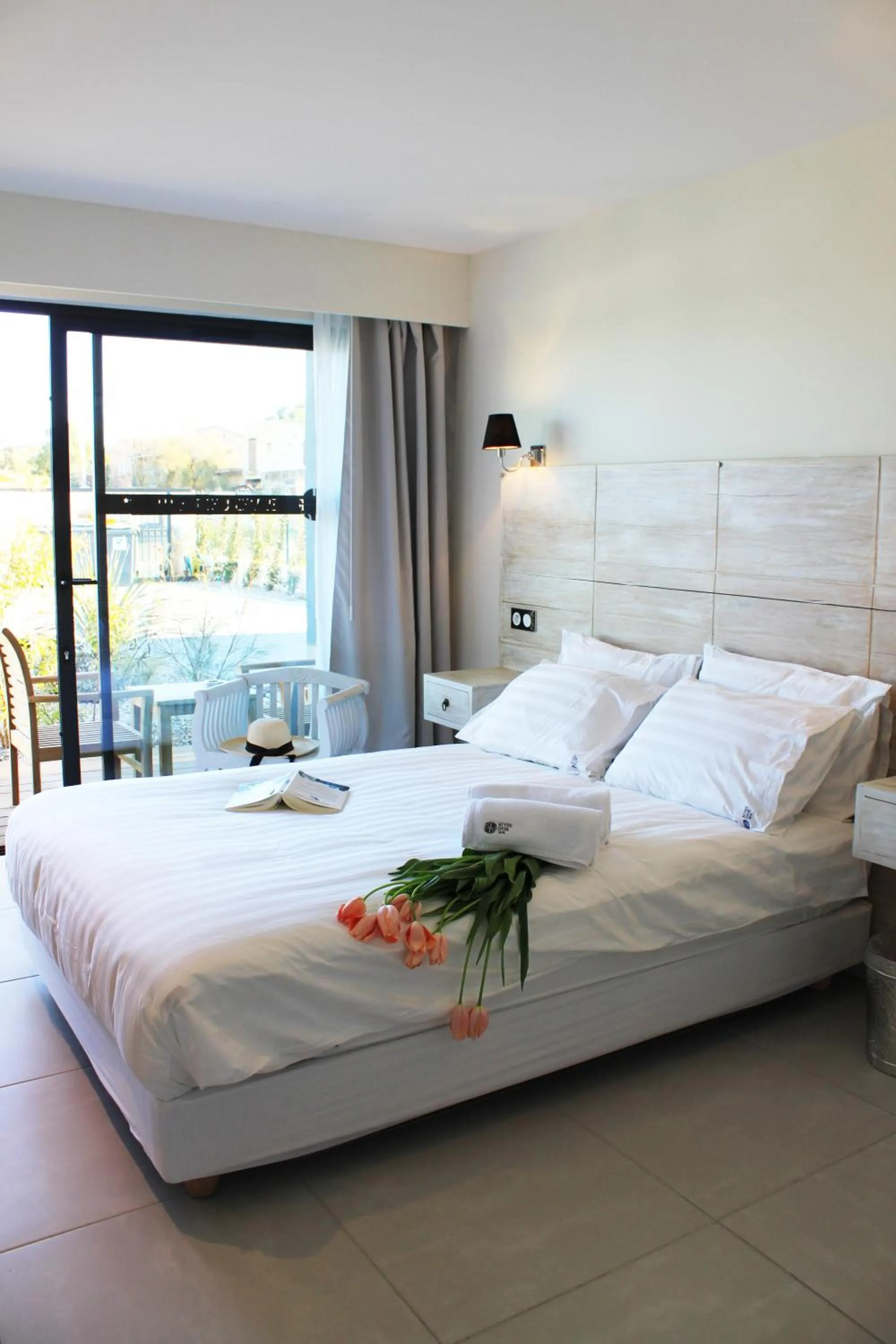 Bedroom, Bed in Rives d'Or Hôtel