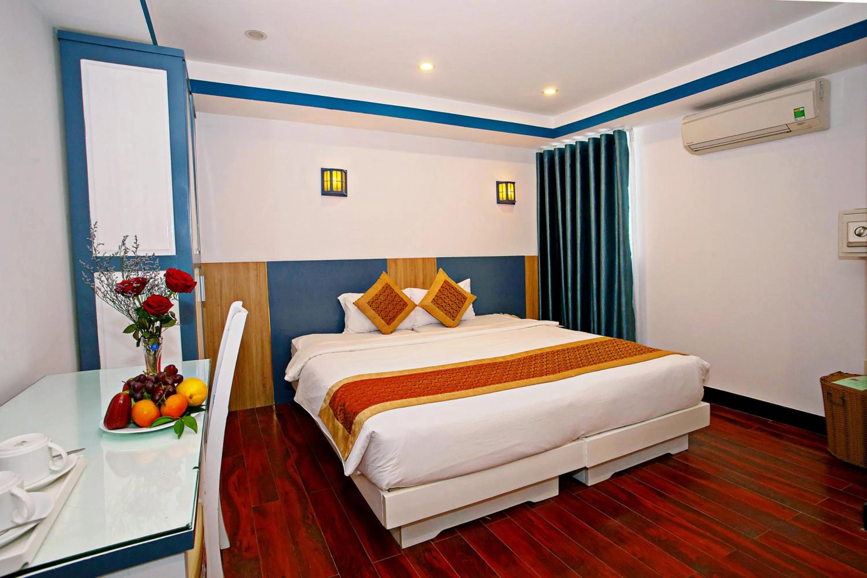 Property building, Bed in Golden Rain 2 Hotel Nha Trang Beach
